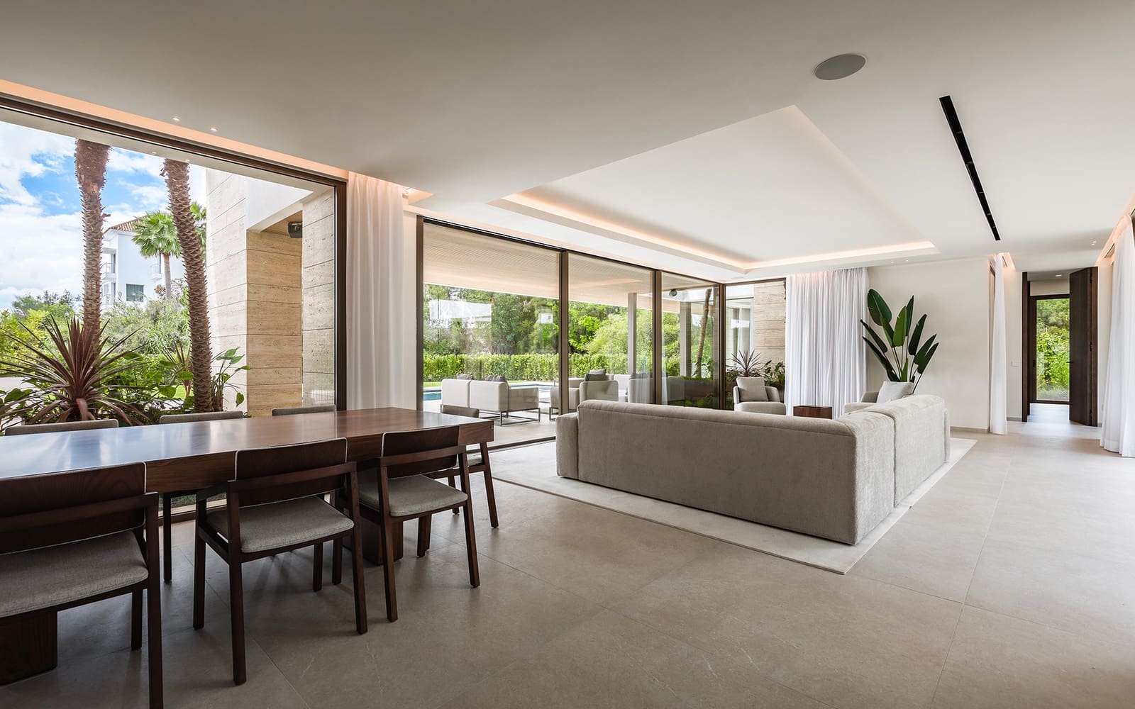 5 bedroom Villa for sale in Benahavis with pool garage - € 4,990,000 (Ref: 9443112)