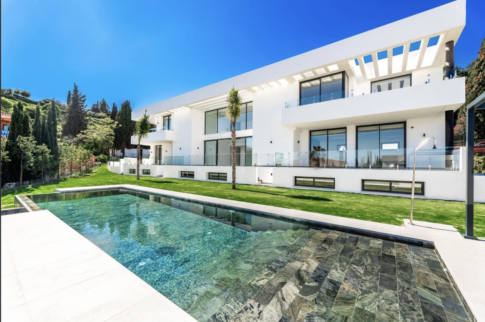 6 bedroom Villa for sale in Benahavis with pool garage - € 4,000,000 (Ref: 9443113)
