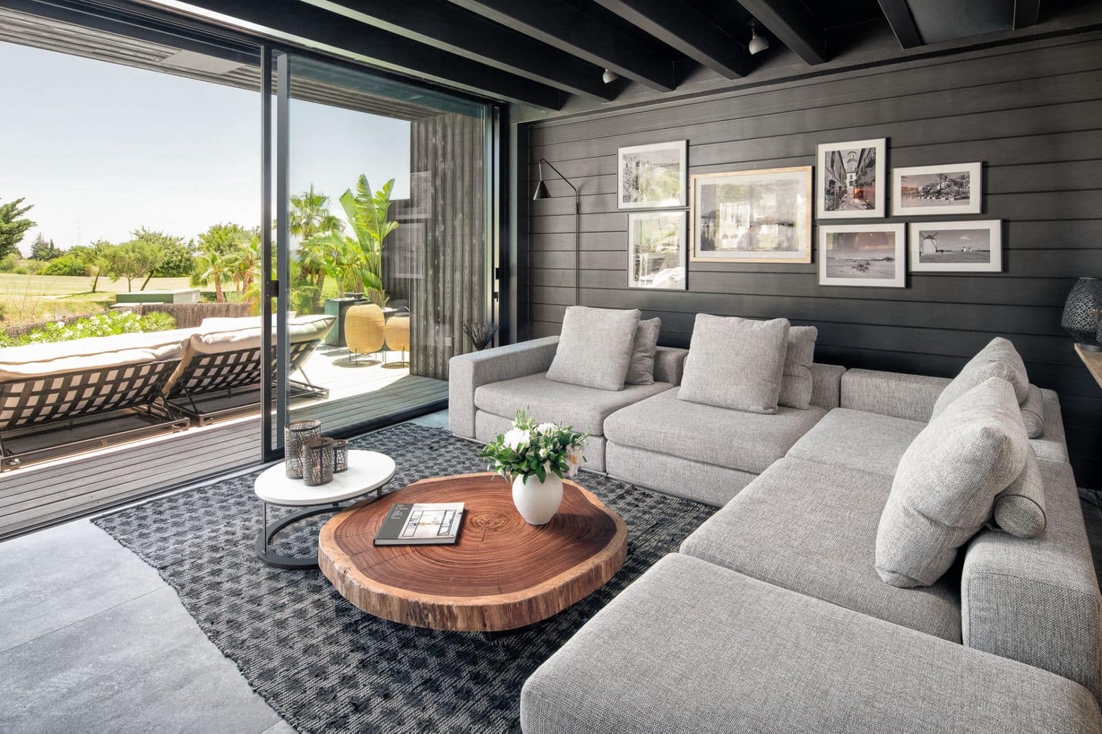 4 bedroom Villa for sale in Estepona with pool garage - € 1,380,000 (Ref: 9448837)