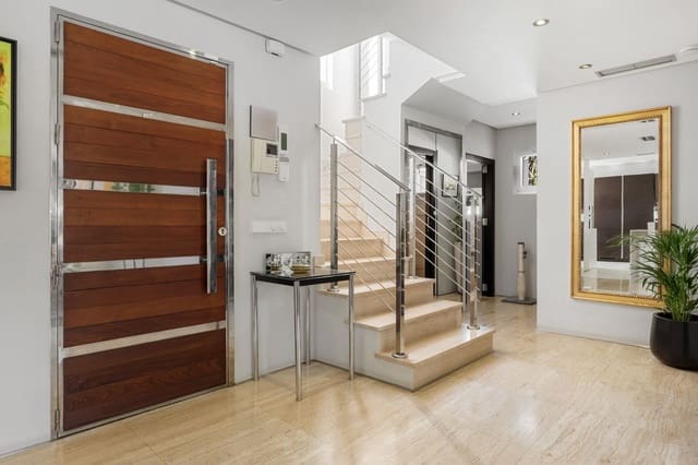 Chalet de 4 habitaciones en Nueva Andalucia, Marbella en venta con piscina garaje - 3.675.000 € (Ref: 9448838)