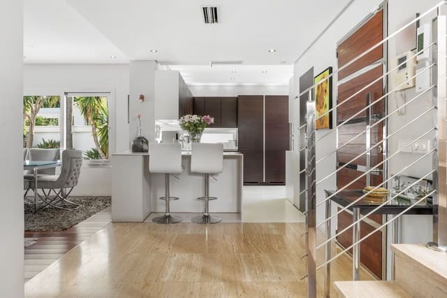 Chalet de 4 habitaciones en Nueva Andalucia, Marbella en venta con piscina garaje - 3.675.000 € (Ref: 9448838)