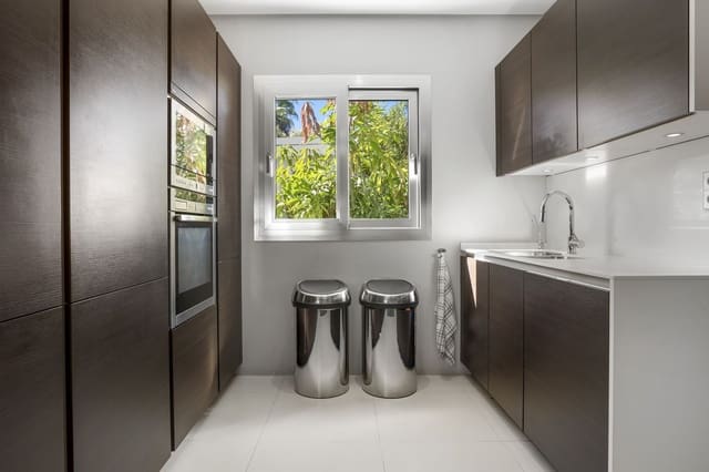 Chalet de 4 habitaciones en Nueva Andalucia, Marbella en venta con piscina garaje - 3.675.000 € (Ref: 9448838)