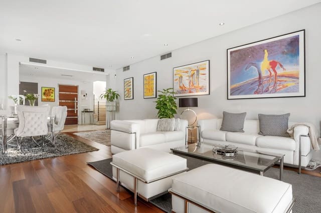 Chalet de 4 habitaciones en Nueva Andalucia, Marbella en venta con piscina garaje - 3.675.000 € (Ref: 9448838)