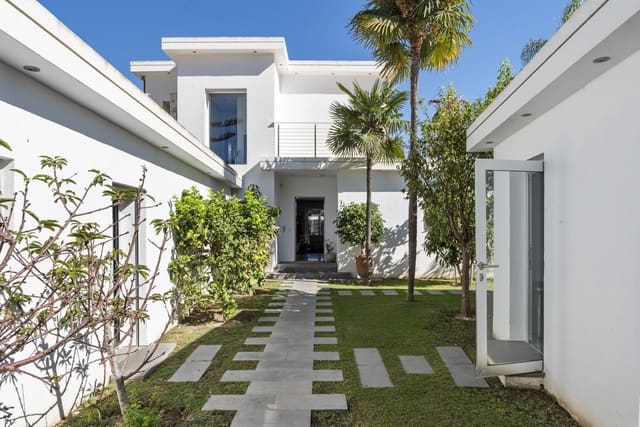 Chalet de 4 habitaciones en Nueva Andalucia, Marbella en venta con piscina garaje - 3.675.000 € (Ref: 9448838)