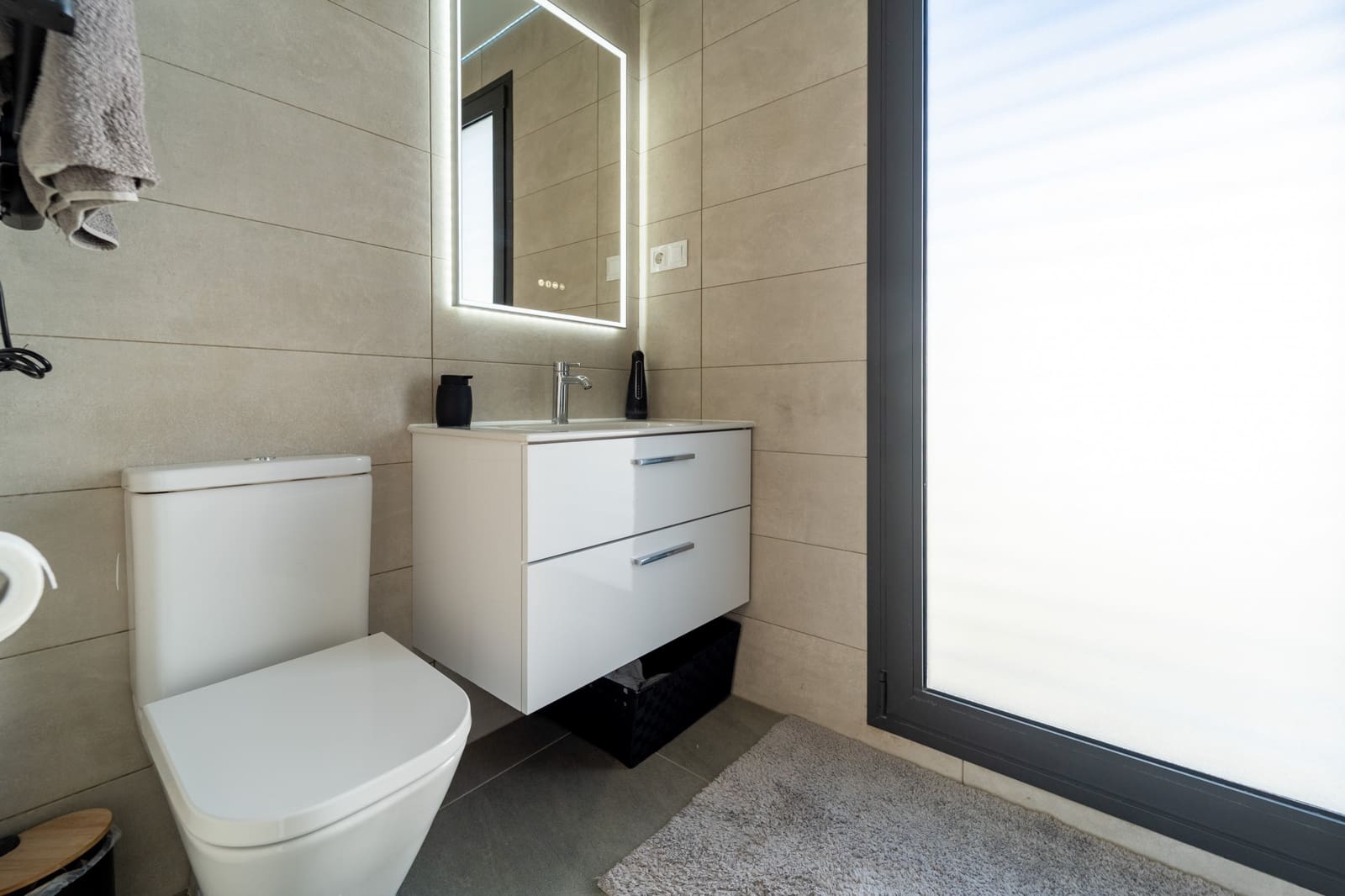 3 chambre Villa/Maison Semi-Mitoyenne à vendre à Riviera del Sol avec piscine garage - 690 000 € (Ref: 9474773)