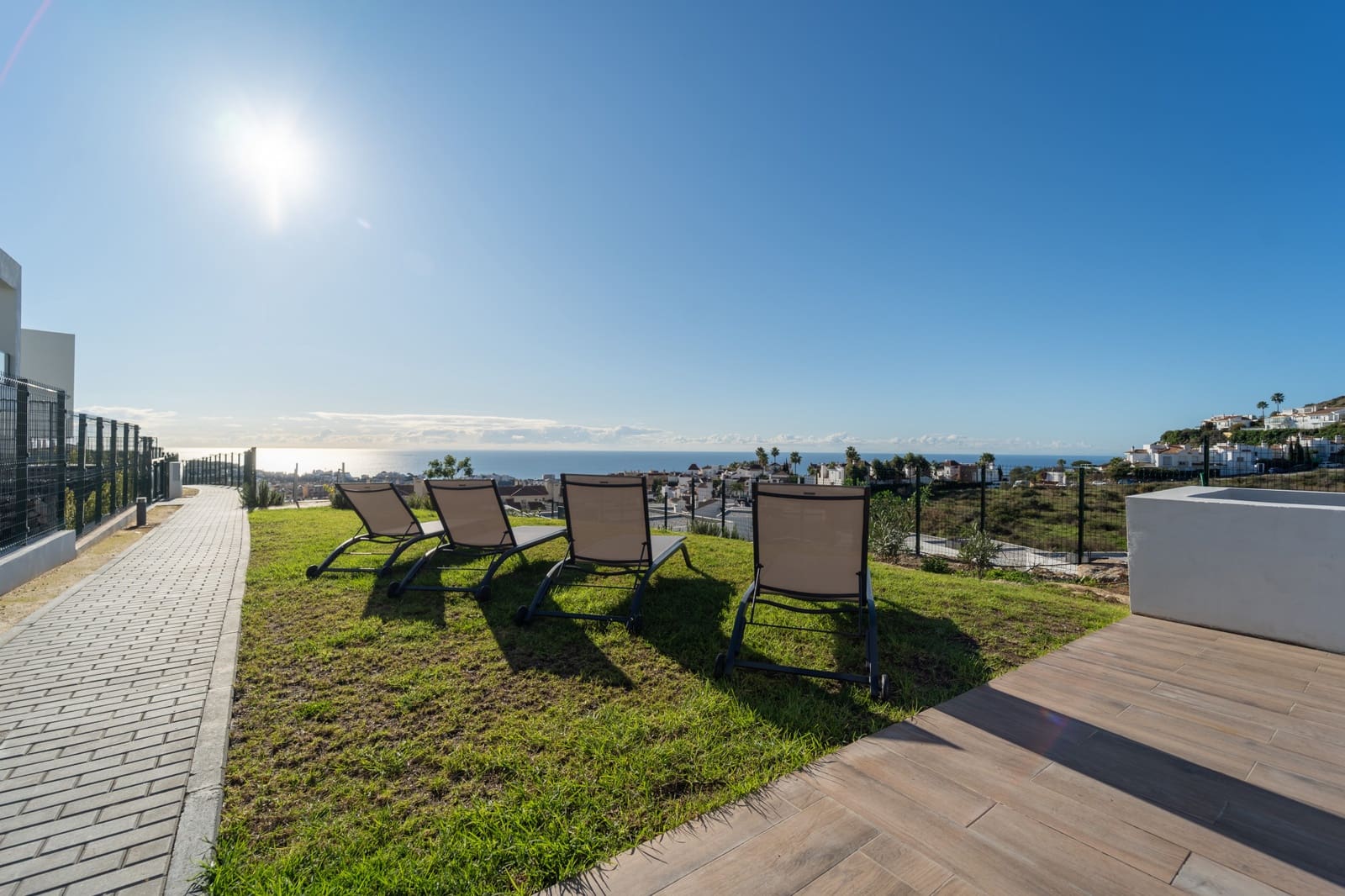 3 chambre Villa/Maison Semi-Mitoyenne à vendre à Riviera del Sol avec piscine garage - 690 000 € (Ref: 9474773)