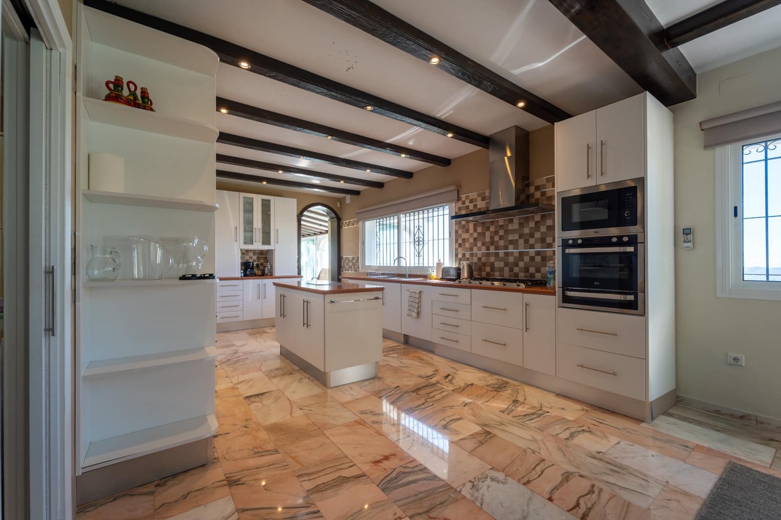 6 bedroom Villa for sale in Mijas with pool garage - € 1,450,000 (Ref: 9474774)