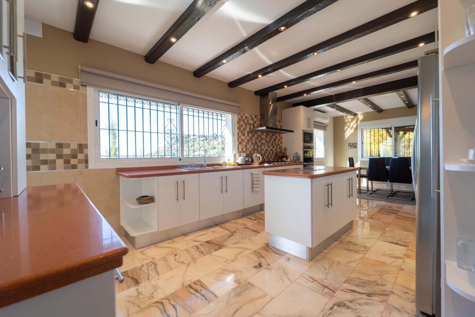 6 bedroom Villa for sale in Mijas with pool garage - € 1,450,000 (Ref: 9474774)