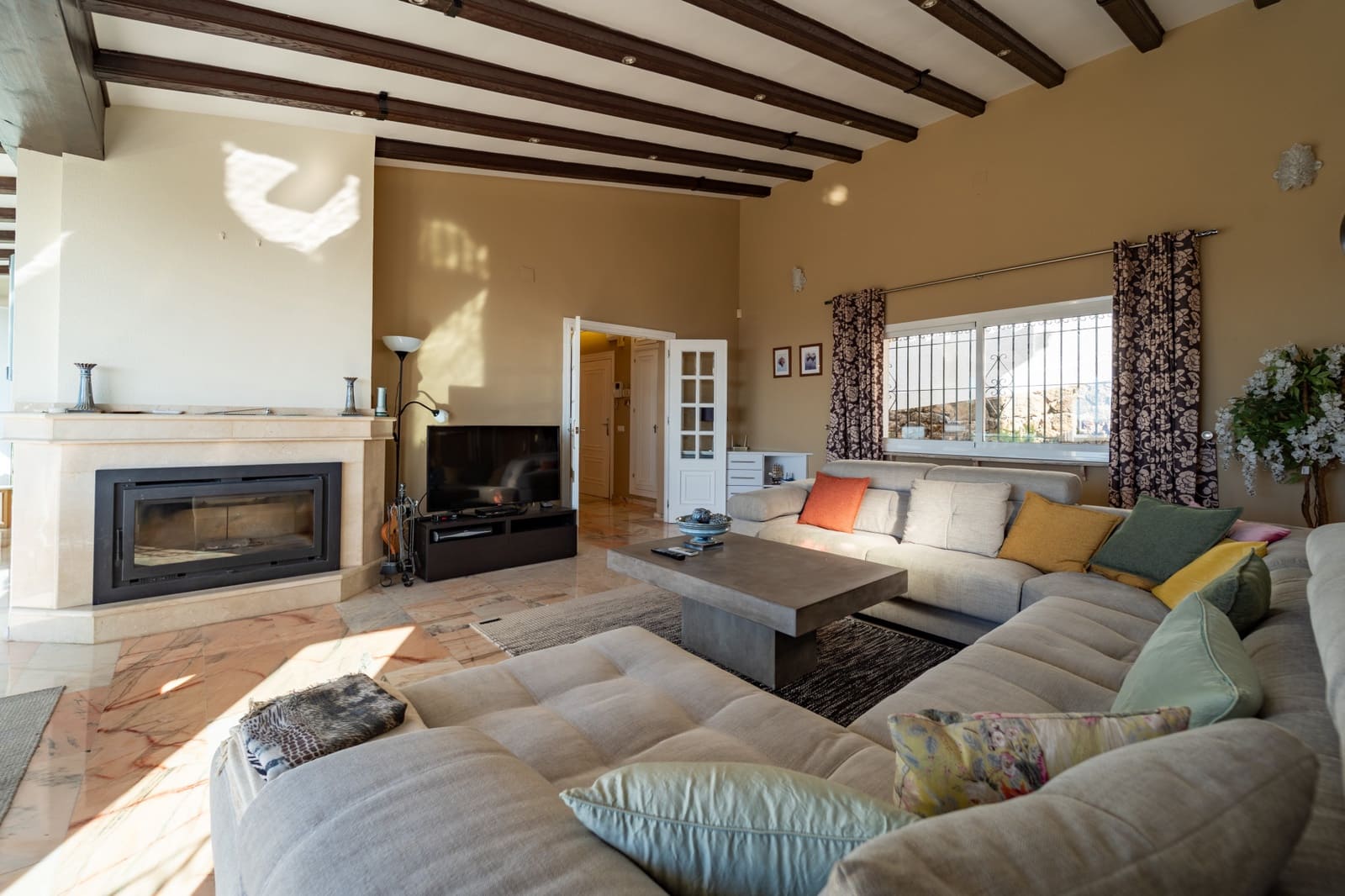 6 bedroom Villa for sale in Mijas with pool garage - € 1,450,000 (Ref: 9474774)