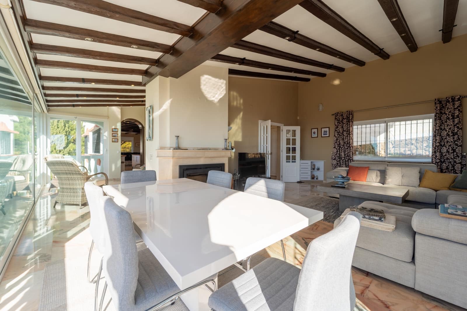 6 bedroom Villa for sale in Mijas with pool garage - € 1,450,000 (Ref: 9474774)