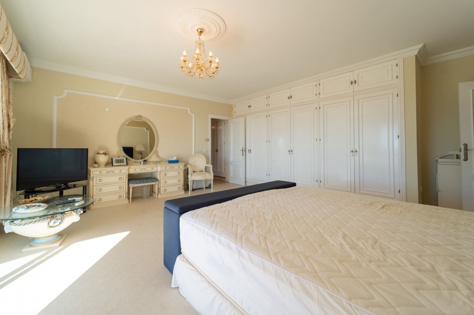 6 bedroom Villa for sale in Mijas with pool garage - € 1,450,000 (Ref: 9474774)