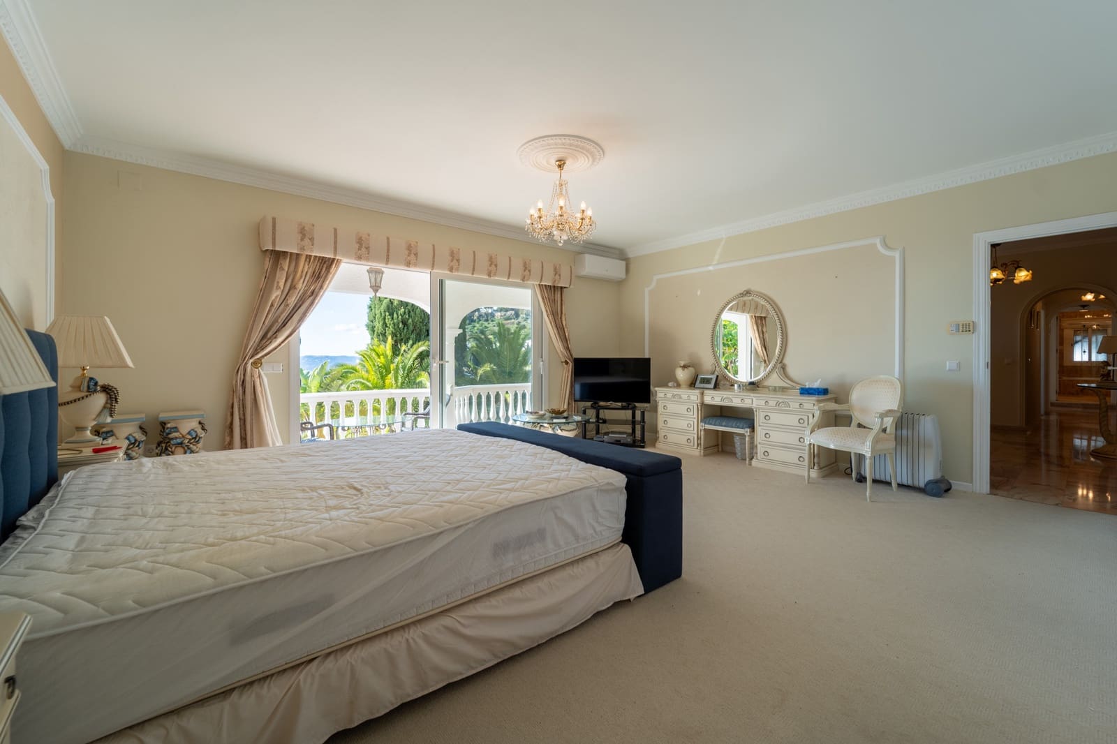 6 bedroom Villa for sale in Mijas with pool garage - € 1,450,000 (Ref: 9474774)