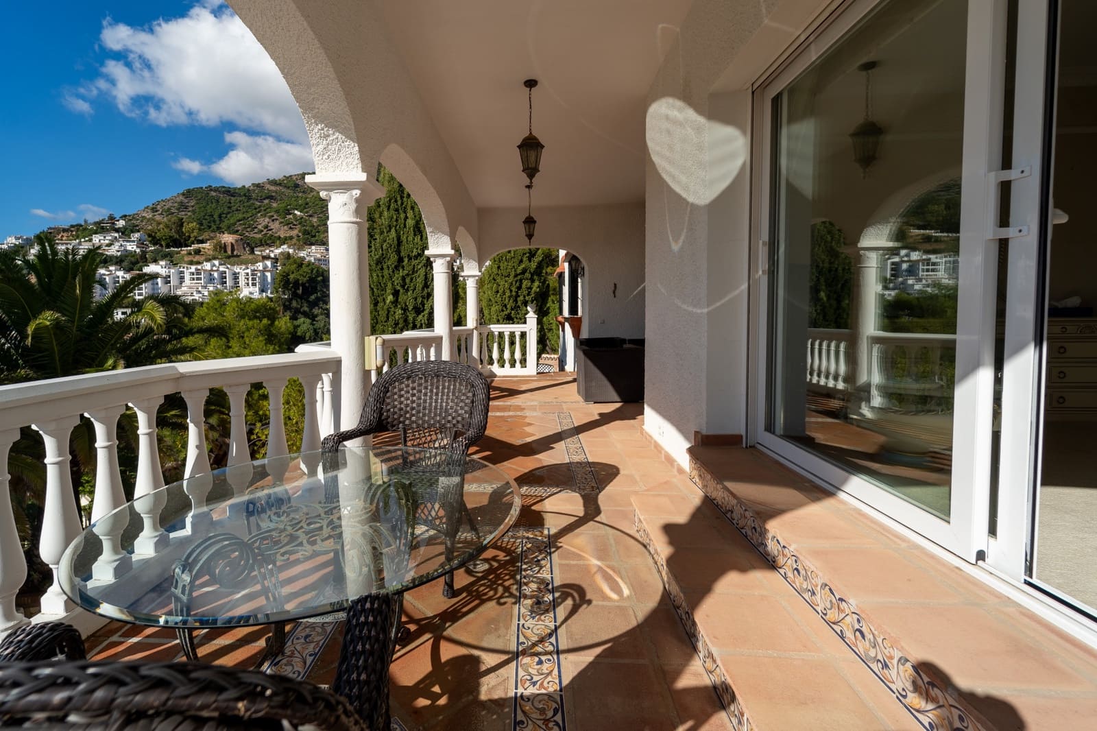 6 bedroom Villa for sale in Mijas with pool garage - € 1,450,000 (Ref: 9474774)