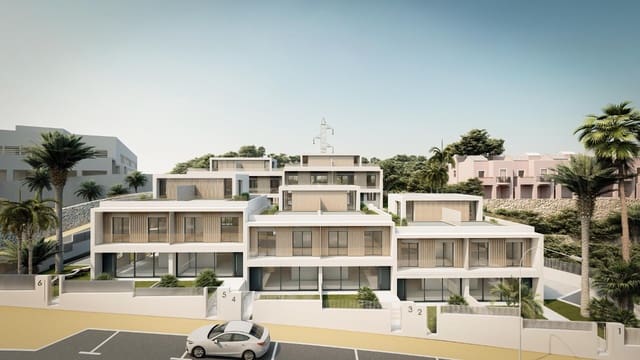 Pareado de 4 habitaciones en Estepona en venta con piscina garaje - 795.000 € (Ref: 9479114)