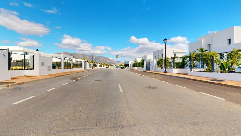 4 bedroom Villa for sale in Mijas Costa with pool garage - € 1,950,000 (Ref: 9479115)