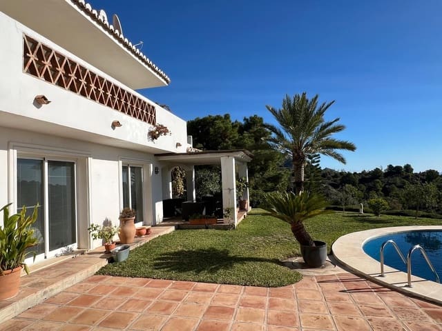 4 bedroom Villa for sale in Mijas with pool garage - € 1,555,000 (Ref: 9480994)