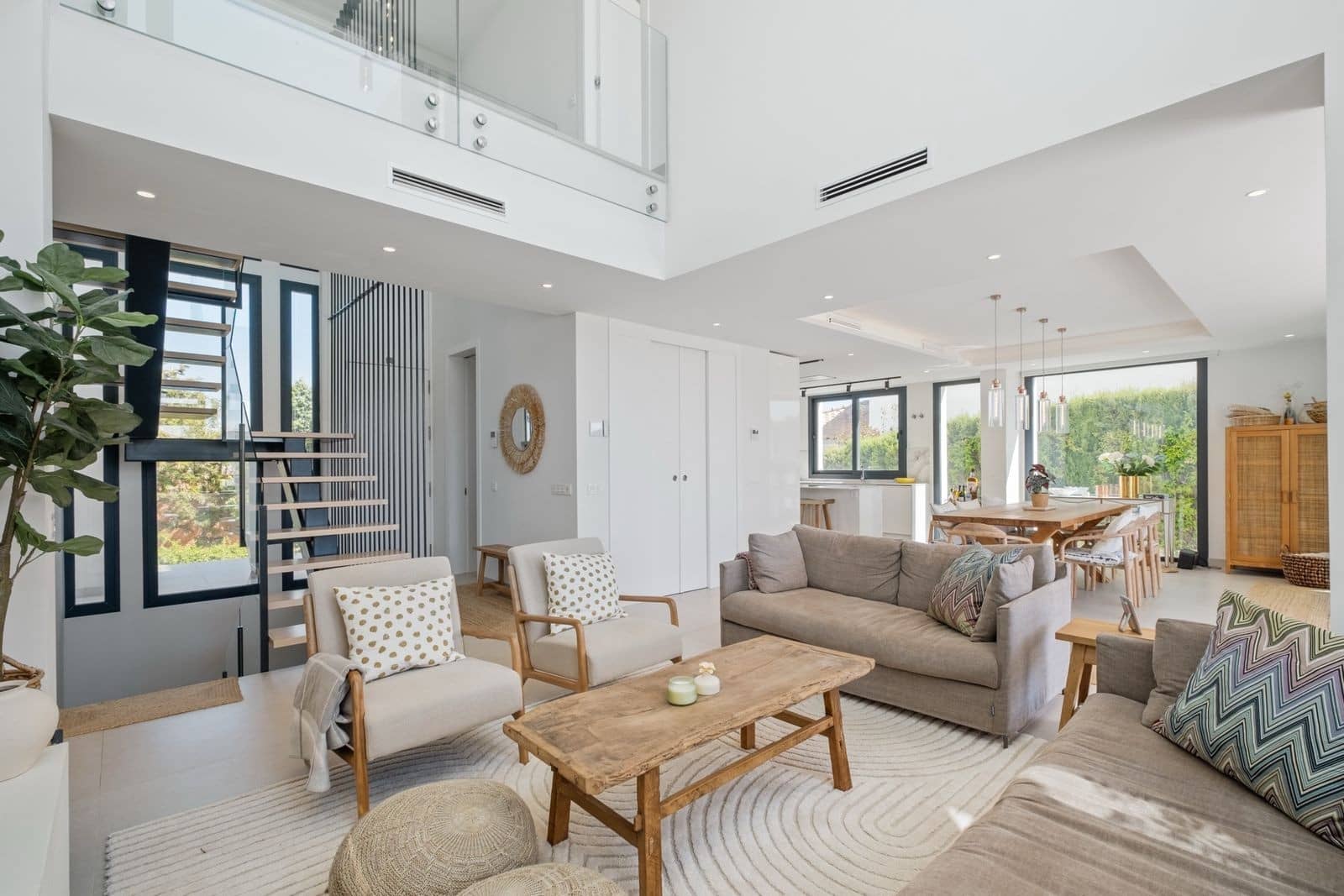 4 bedroom Villa for sale in Mijas Costa with pool garage - € 1,875,000 (Ref: 9483848)