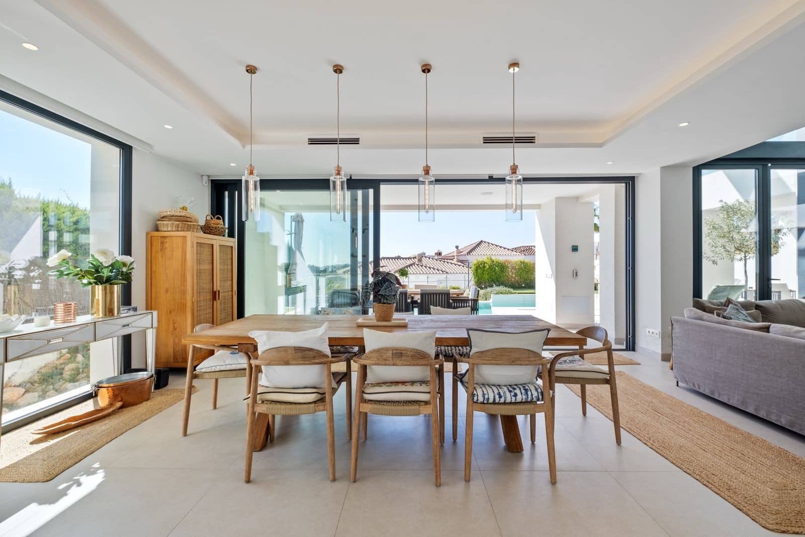 4 bedroom Villa for sale in Mijas Costa with pool garage - € 1,875,000 (Ref: 9483848)