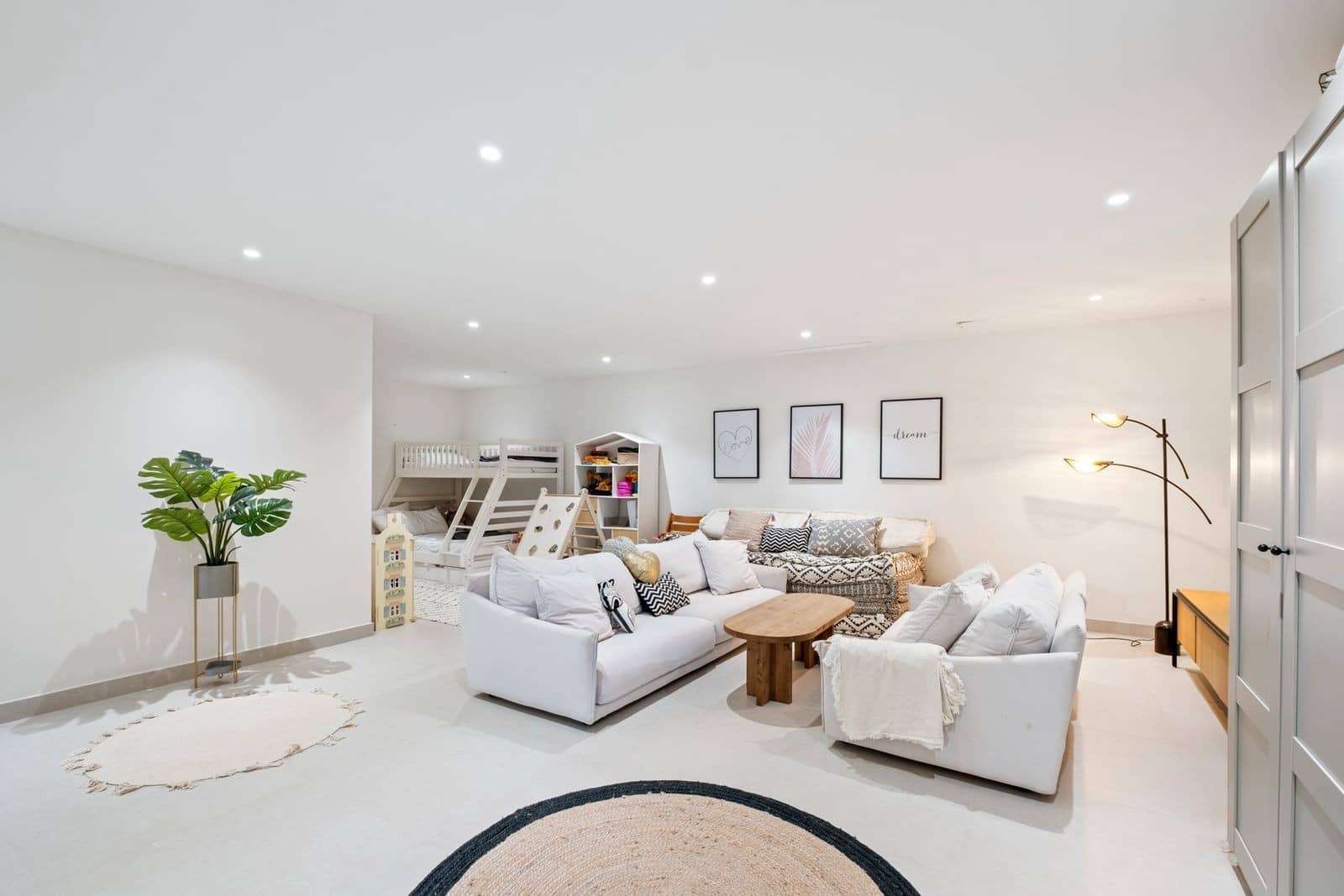 4 bedroom Villa for sale in Mijas Costa with pool garage - € 1,875,000 (Ref: 9483848)