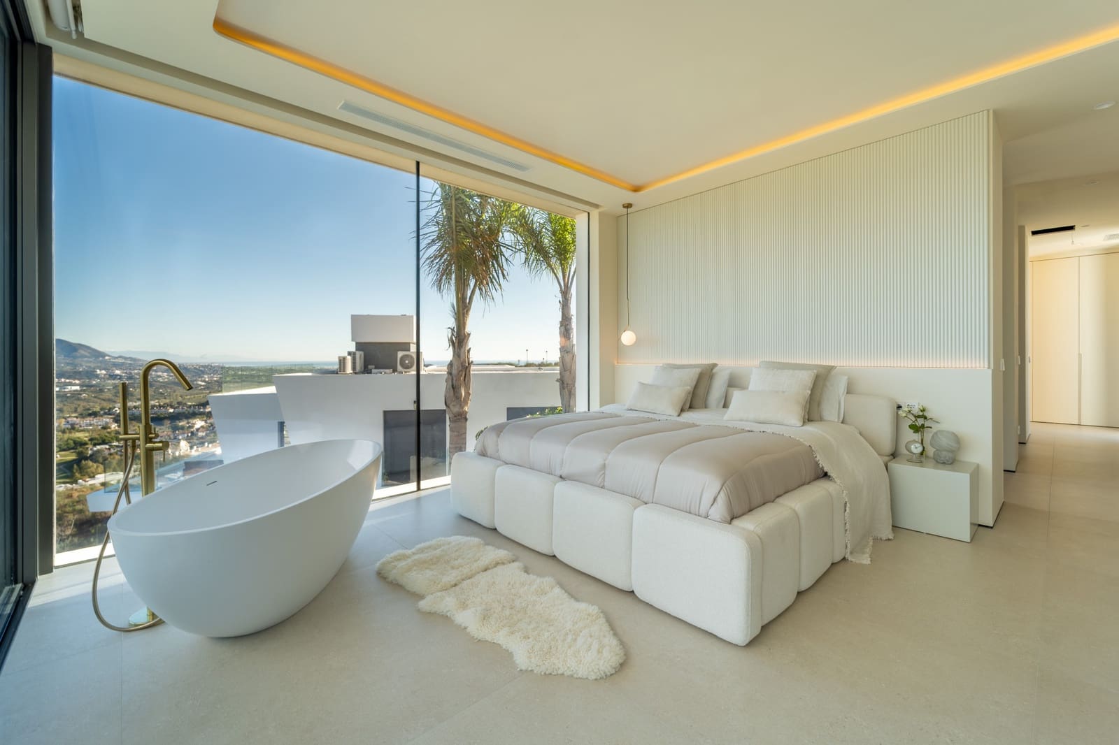 5 bedroom Villa for sale in La Cala de Mijas with pool garage - € 3,100,000 (Ref: 9491145)