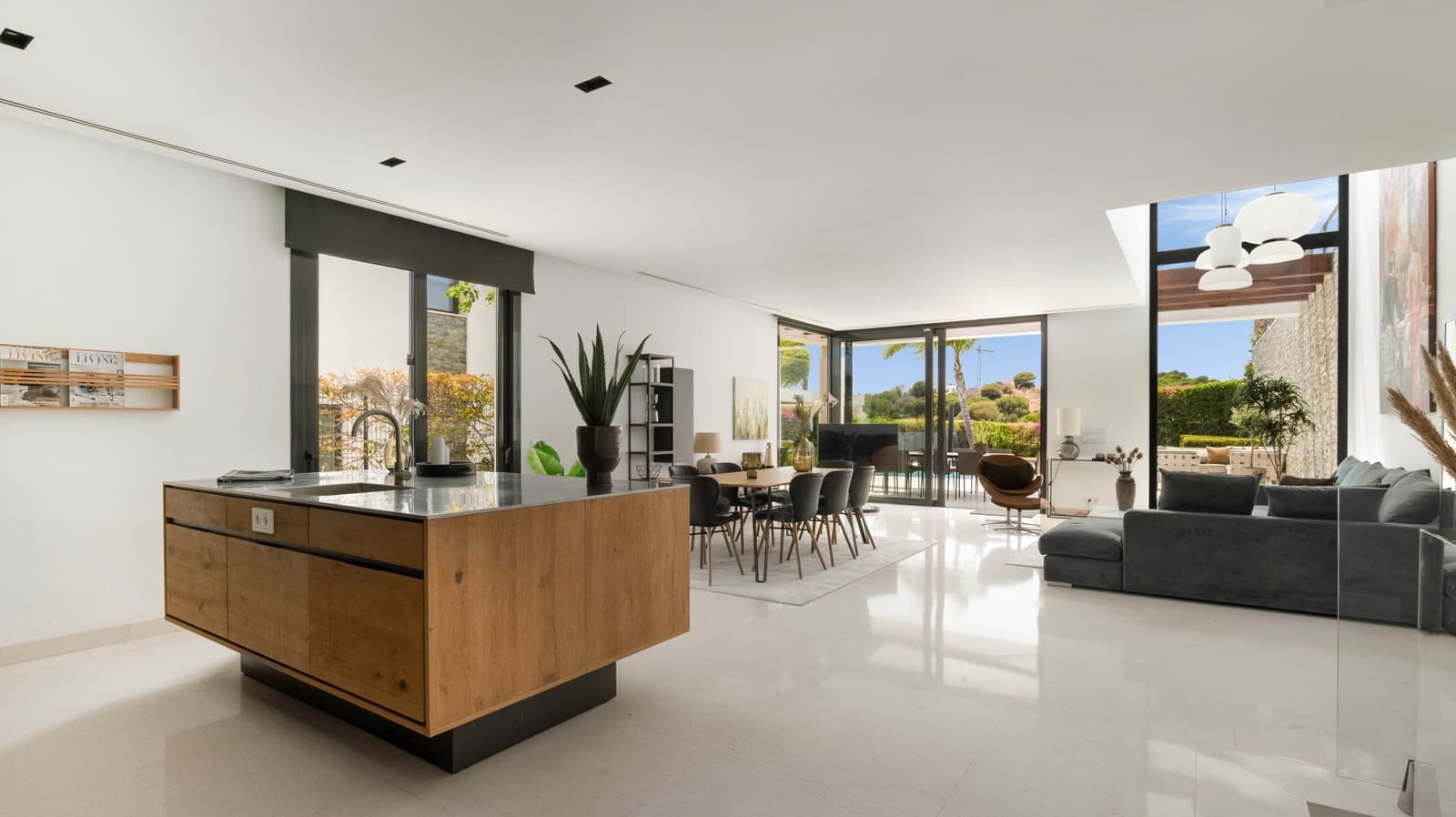 5 bedroom Semi-detached Villa for sale in Marbella with pool garage - € 1,395,000 (Ref: 9491147)