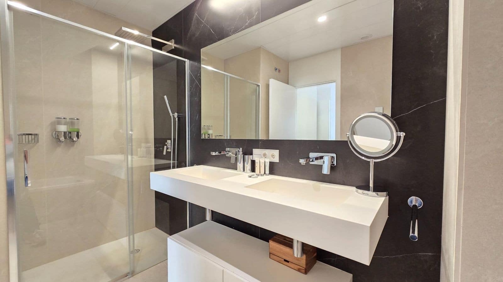 3 bedroom Apartment for sale in Torremolinos with pool garage - € 1,550,000 (Ref: 9494424)