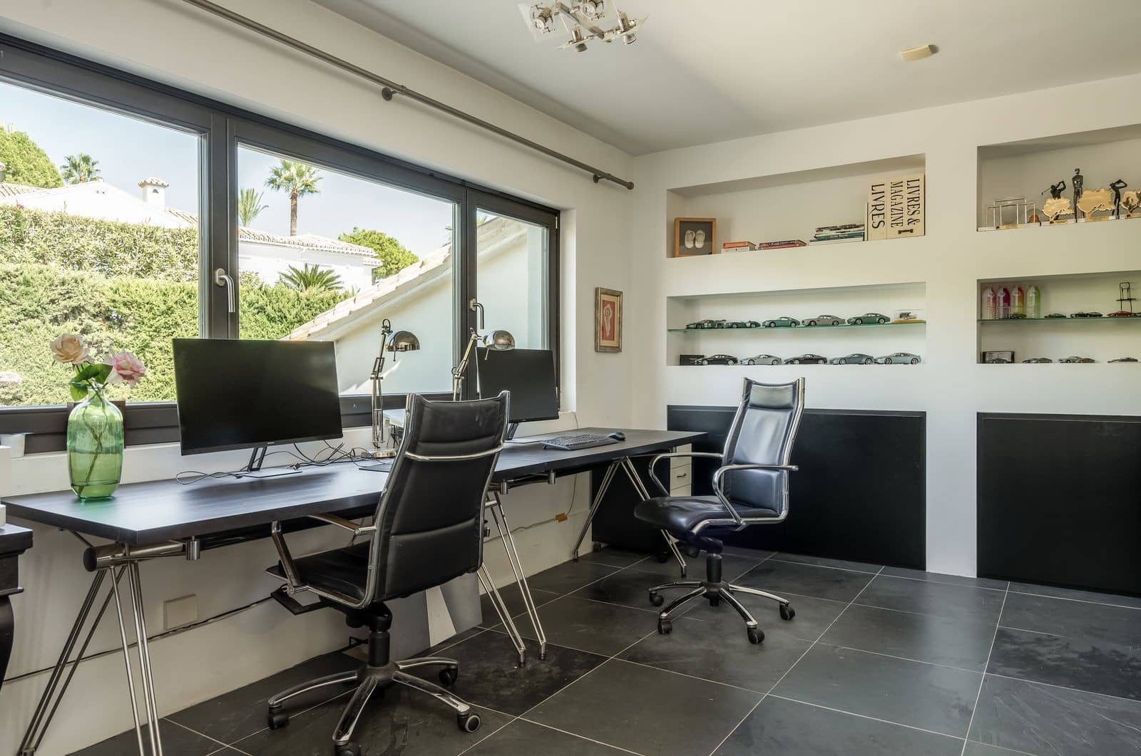 5 bedroom Villa for sale in El Paraiso with pool garage - € 3,195,000 (Ref: 9499675)