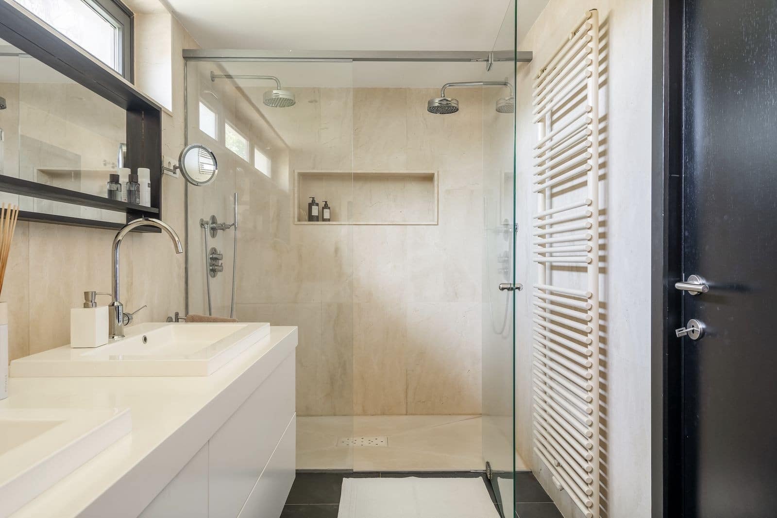 5 bedroom Villa for sale in El Paraiso with pool garage - € 3,195,000 (Ref: 9499675)