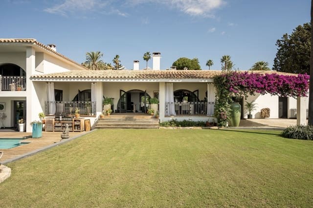 5 bedroom Villa for sale in El Paraiso, Estepona with pool garage - € 3,195,000 (Ref: 9499675)