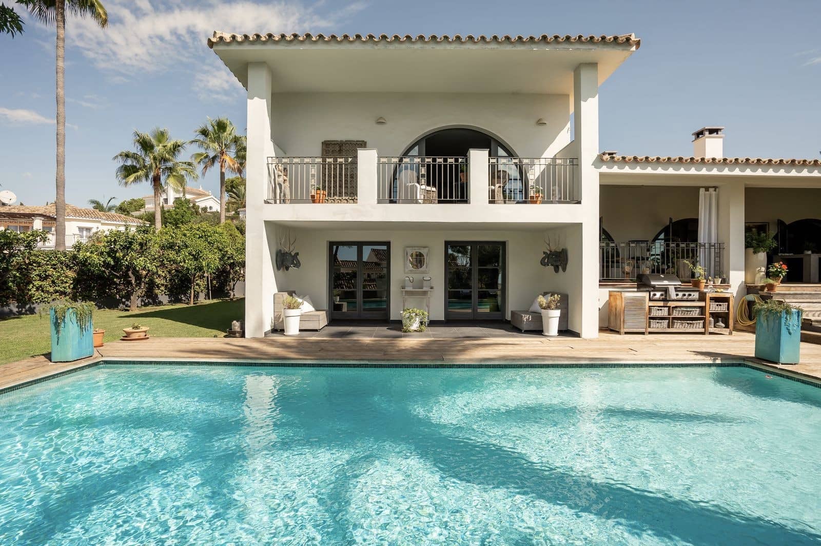 5 bedroom Villa for sale in El Paraiso with pool garage - € 3,195,000 (Ref: 9499675)