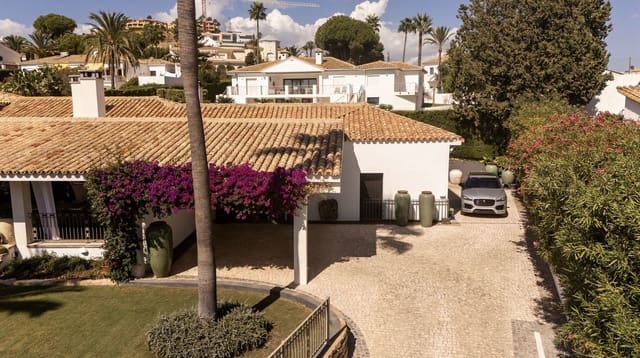 5 bedroom Villa for sale in El Paraiso, Estepona with pool garage - € 3,195,000 (Ref: 9499675)