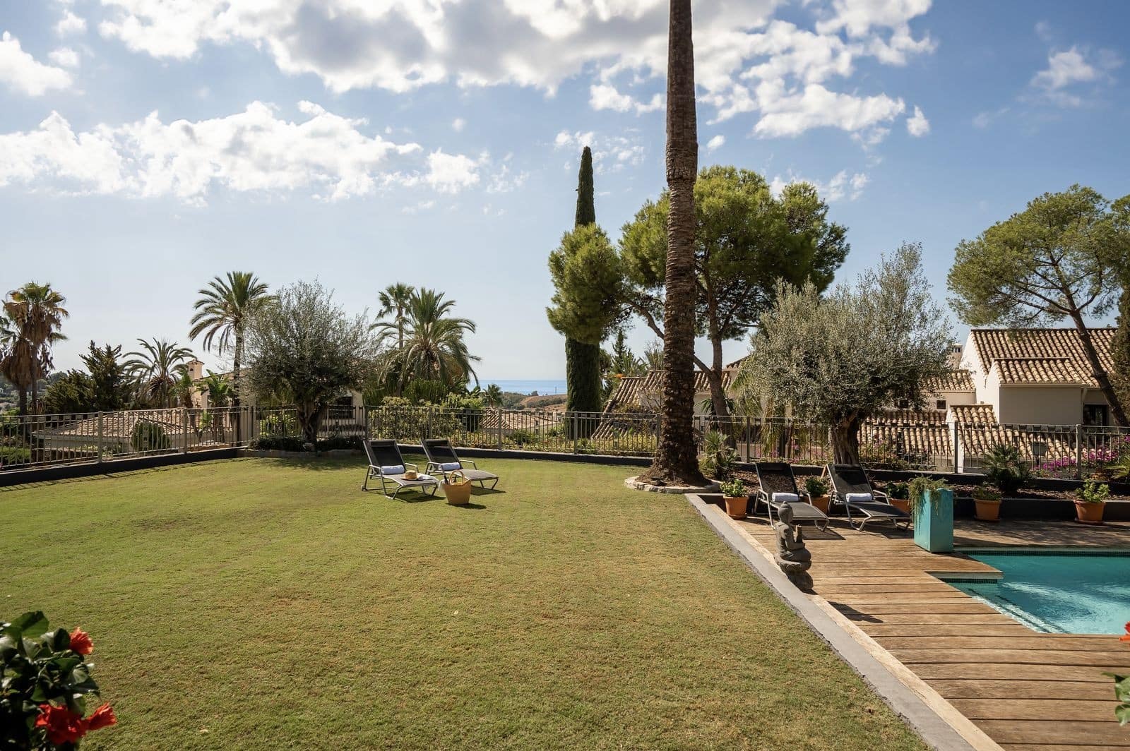 5 soverom Villa til salgs i El Paraiso med svømmebasseng garasje - € 3 195 000 (Ref: 9499675)