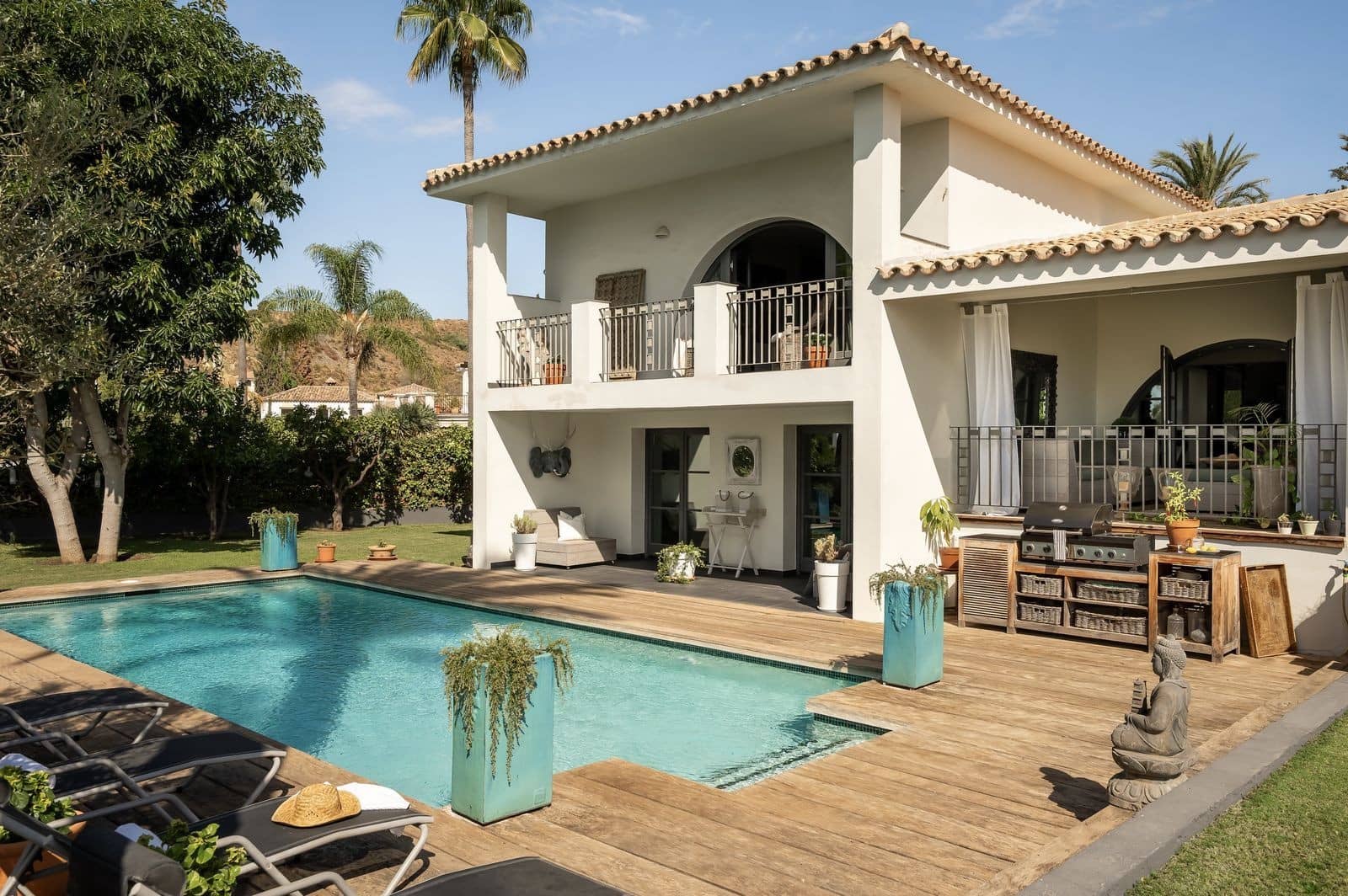 5 soverom Villa til salgs i El Paraiso med svømmebasseng garasje - € 3 195 000 (Ref: 9499675)