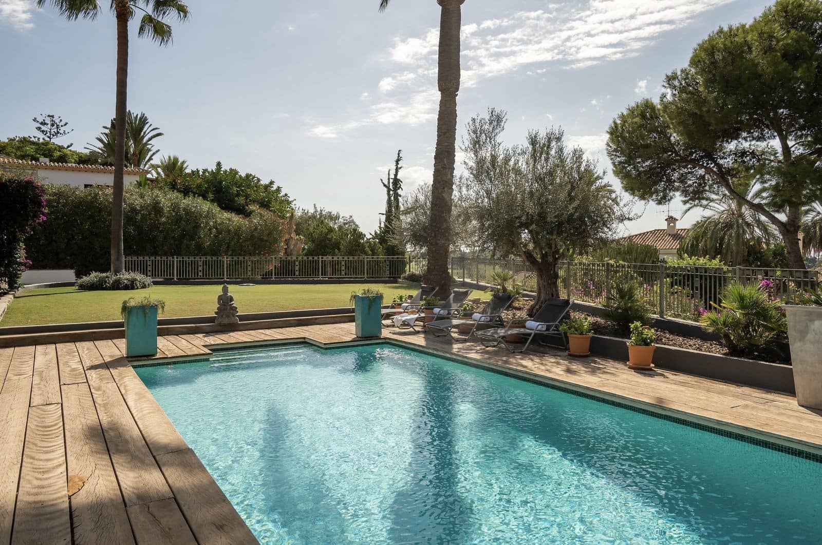 5 soverom Villa til salgs i El Paraiso med svømmebasseng garasje - € 3 195 000 (Ref: 9499675)