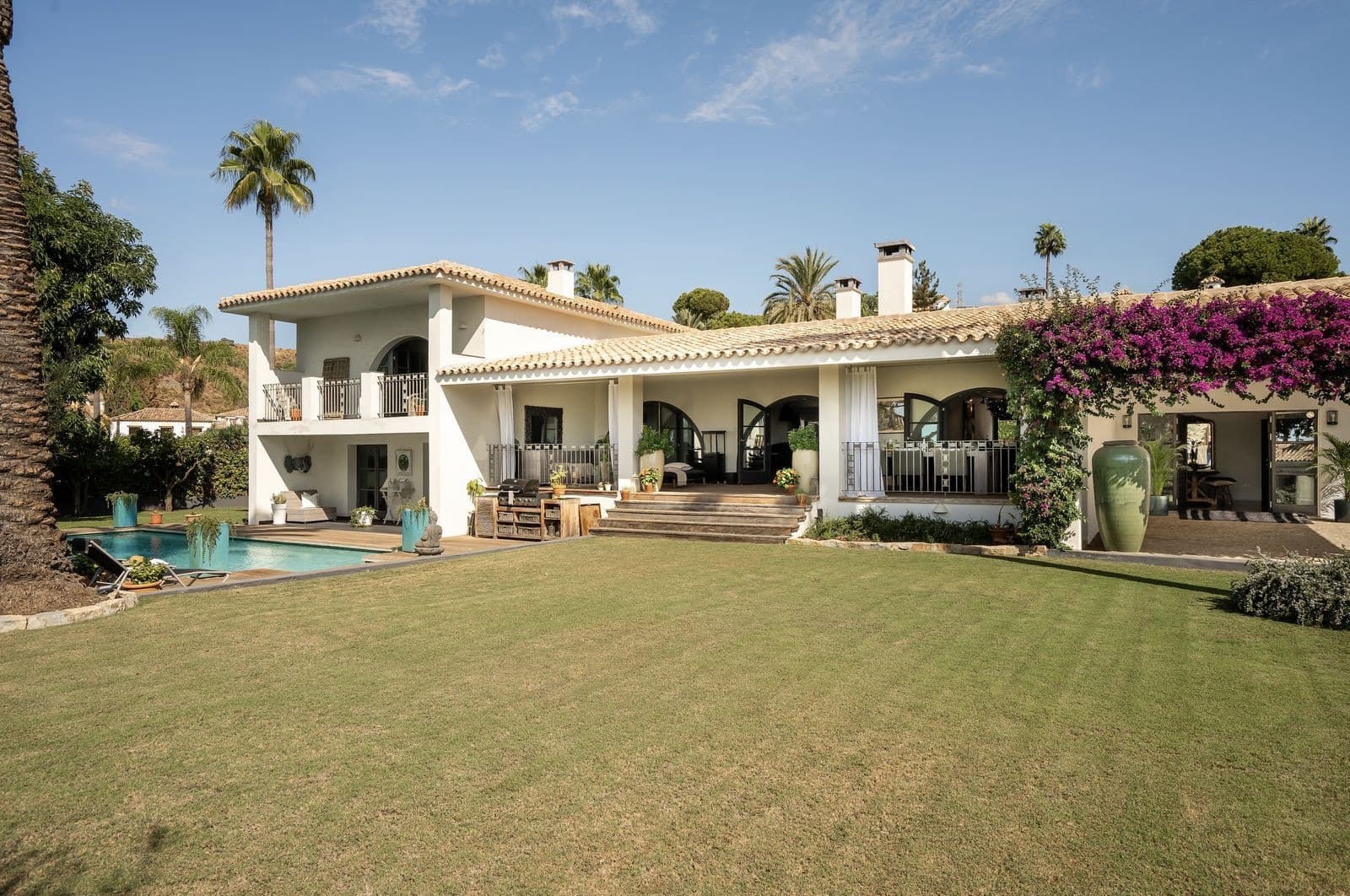 5 soverom Villa til salgs i El Paraiso med svømmebasseng garasje - € 3 195 000 (Ref: 9499675)