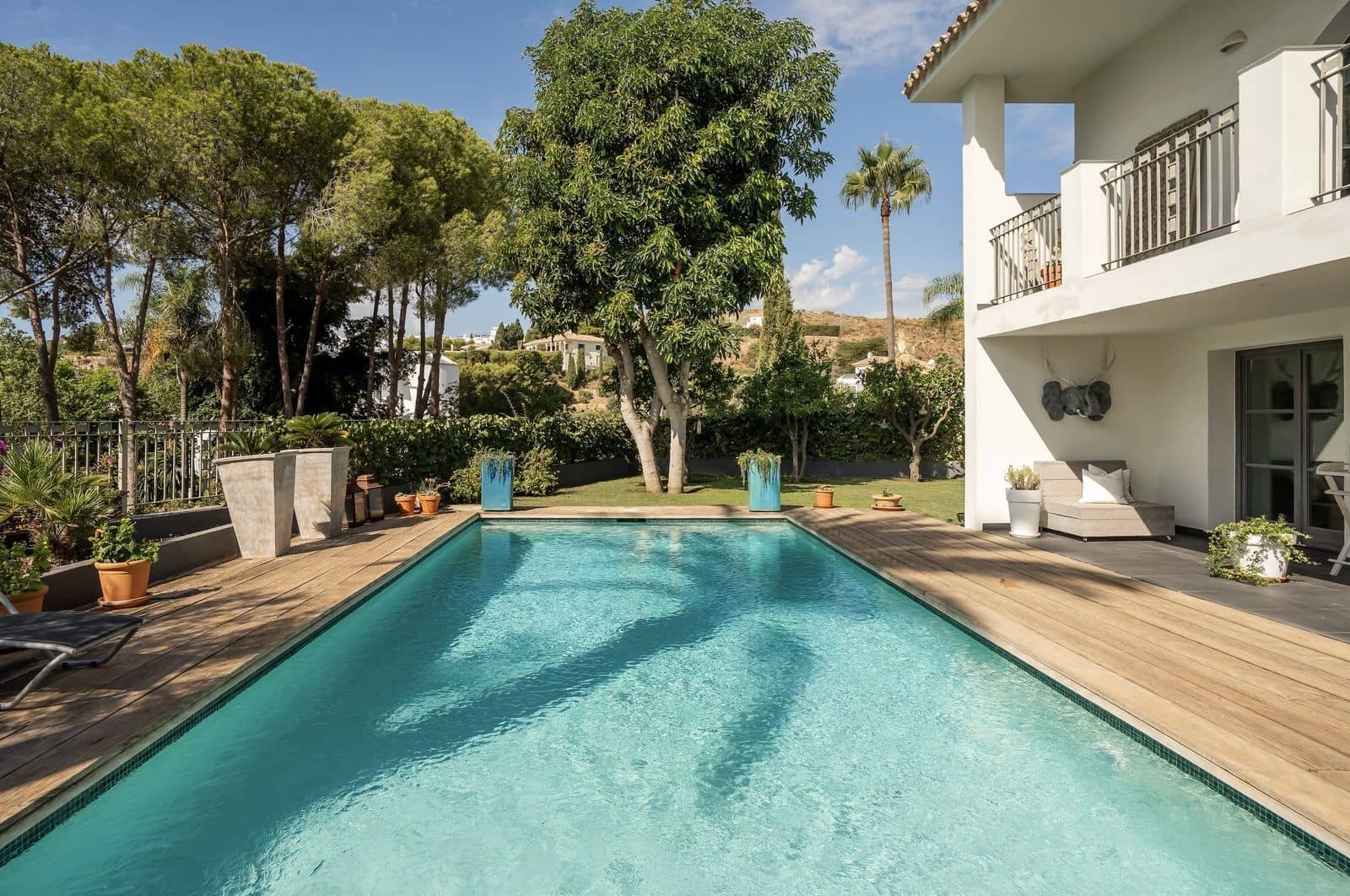 5 soverom Villa til salgs i El Paraiso med svømmebasseng garasje - € 3 195 000 (Ref: 9499675)
