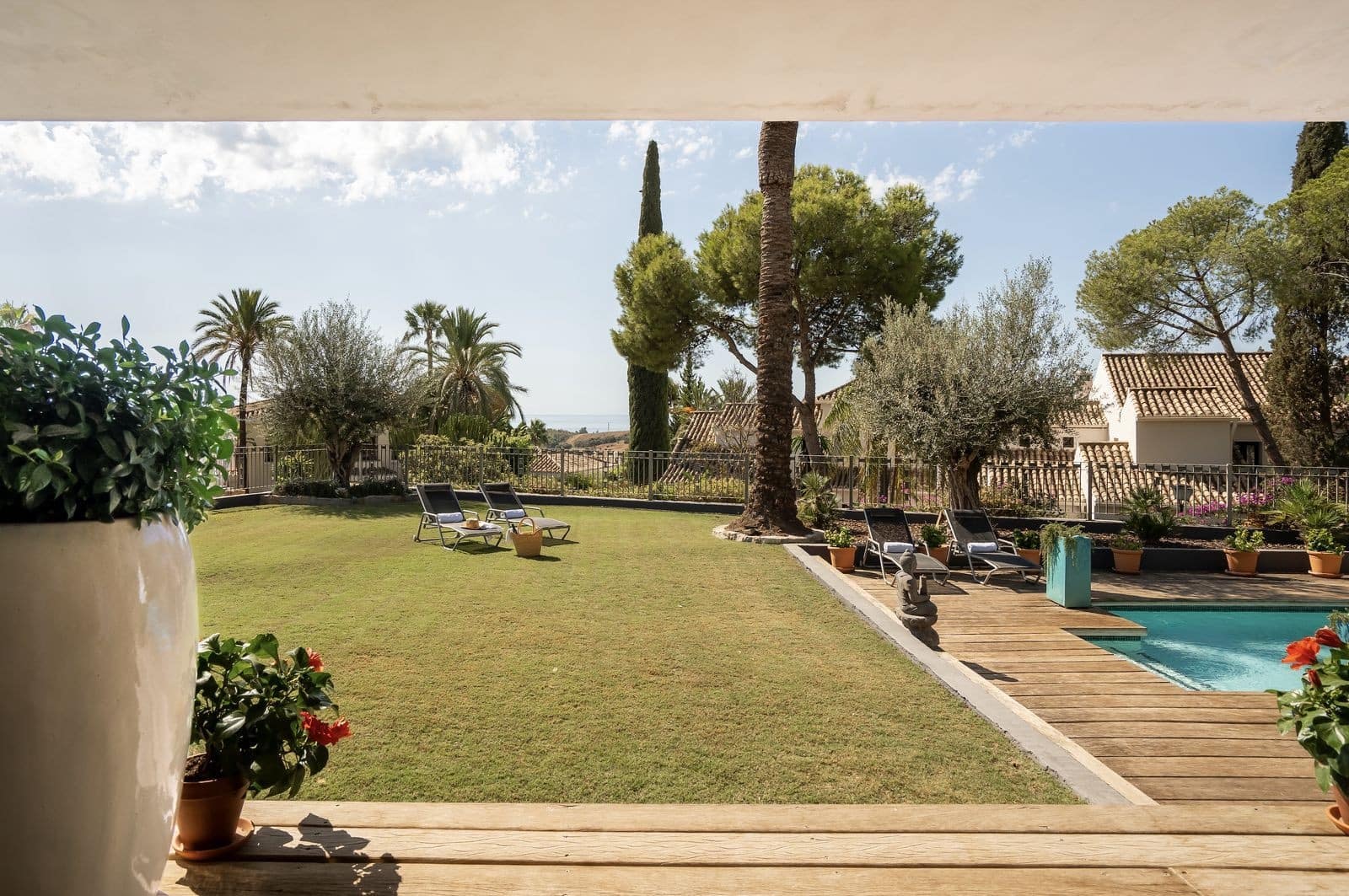 5 soverom Villa til salgs i El Paraiso med svømmebasseng garasje - € 3 195 000 (Ref: 9499675)