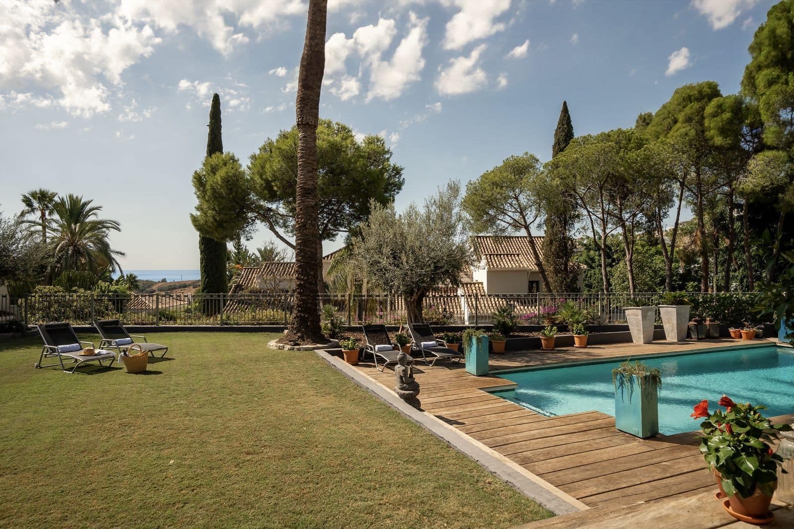 5 soverom Villa til salgs i El Paraiso med svømmebasseng garasje - € 3 195 000 (Ref: 9499675)