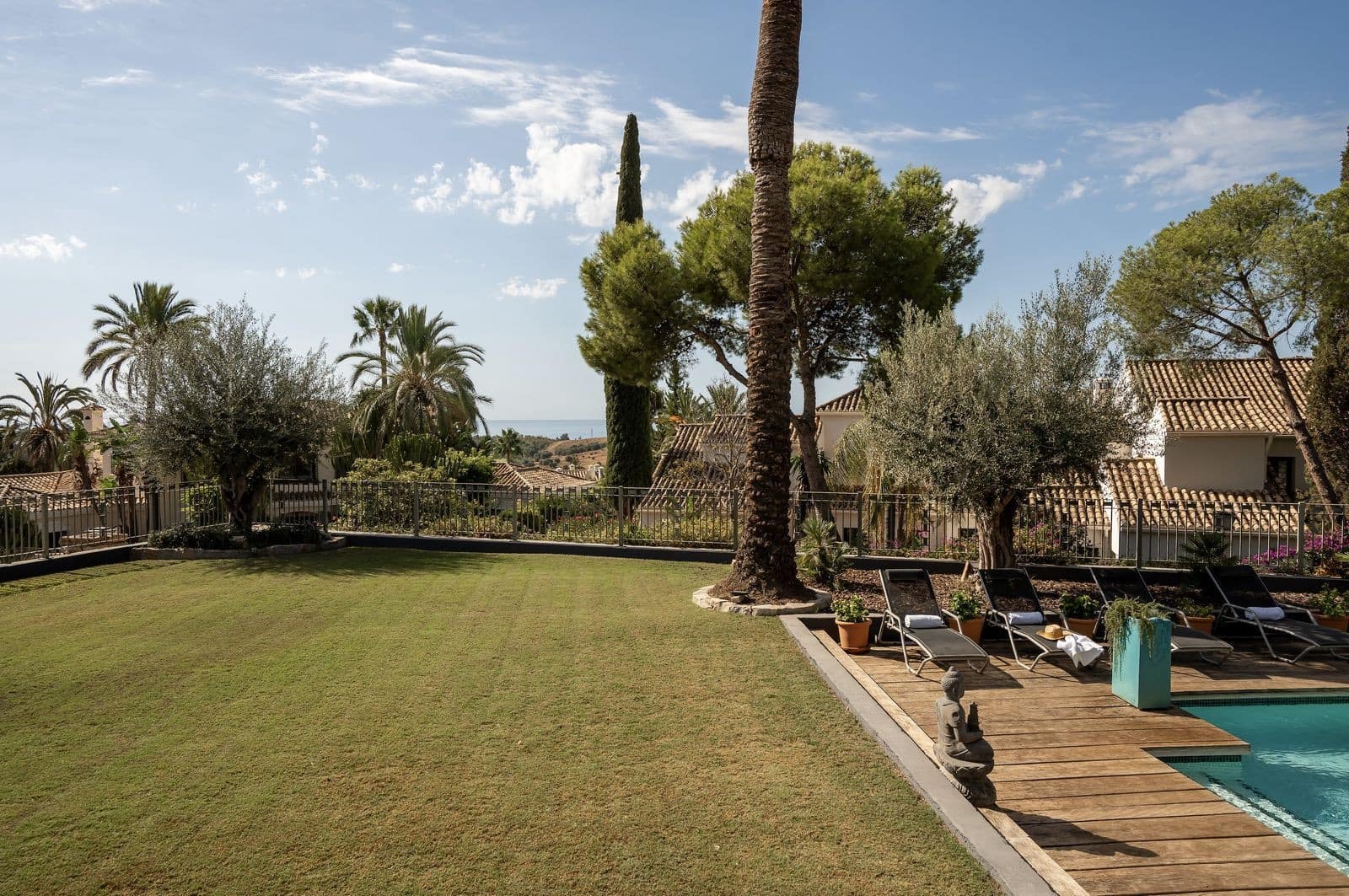 5 soverom Villa til salgs i El Paraiso med svømmebasseng garasje - € 3 195 000 (Ref: 9499675)