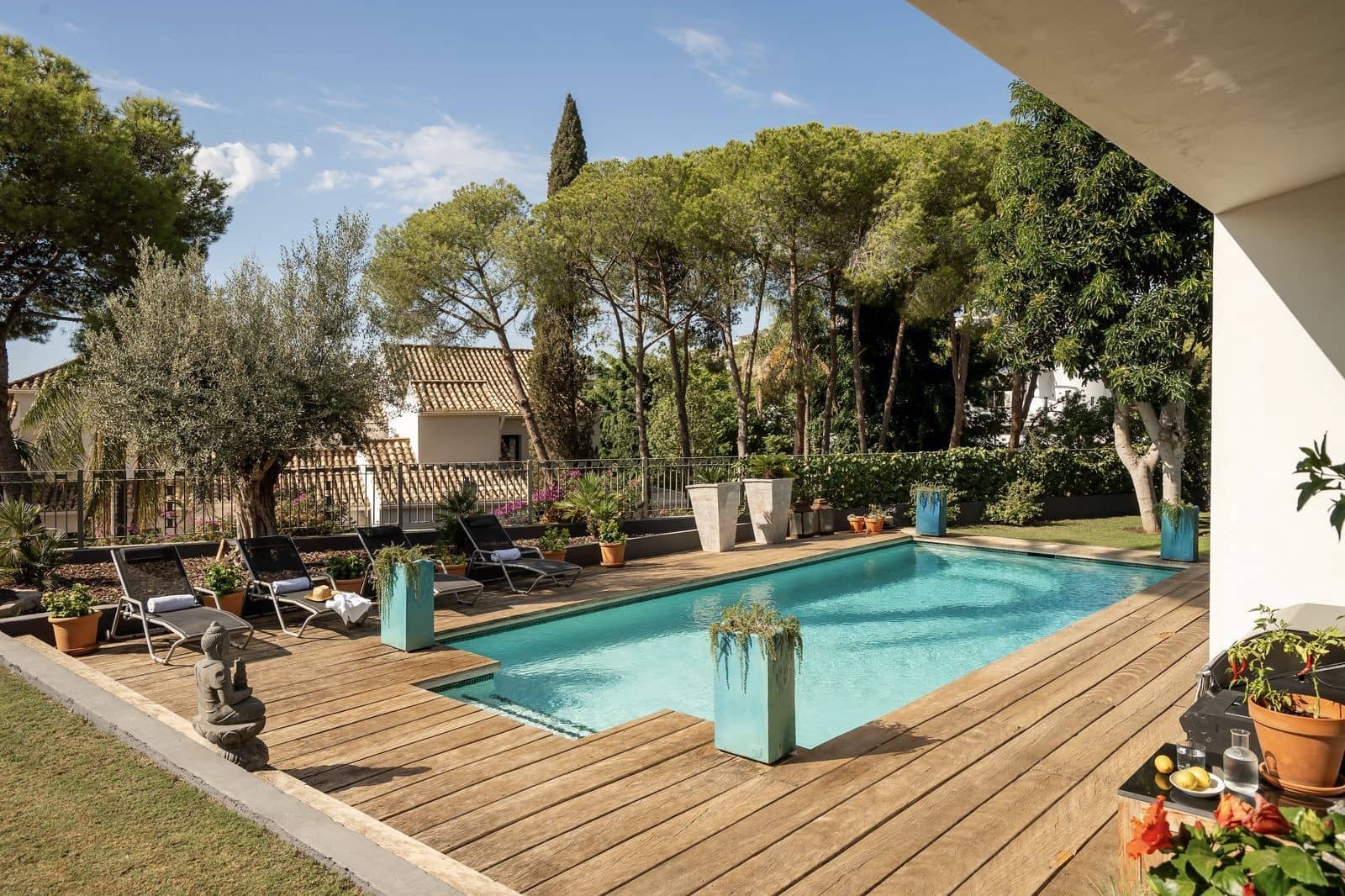 5 soverom Villa til salgs i El Paraiso med svømmebasseng garasje - € 3 195 000 (Ref: 9499675)