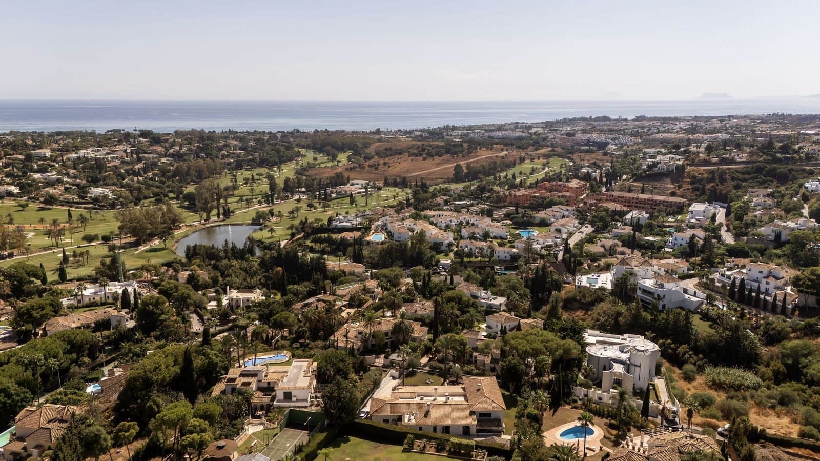 5 soverom Villa til salgs i El Paraiso med svømmebasseng garasje - € 3 195 000 (Ref: 9499675)
