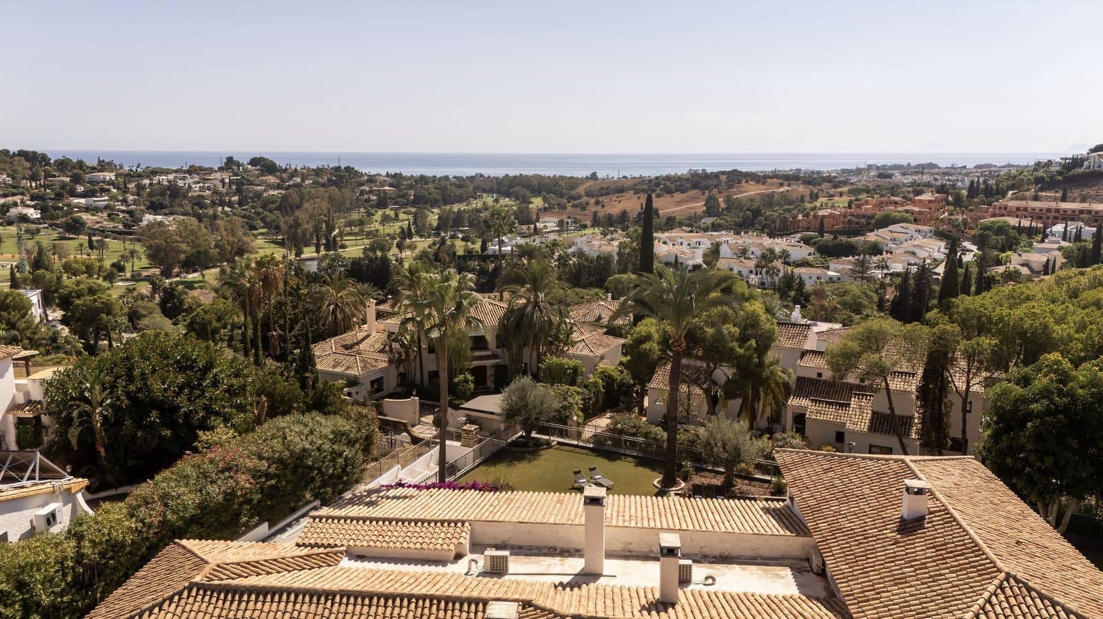 5 soverom Villa til salgs i El Paraiso med svømmebasseng garasje - € 3 195 000 (Ref: 9499675)