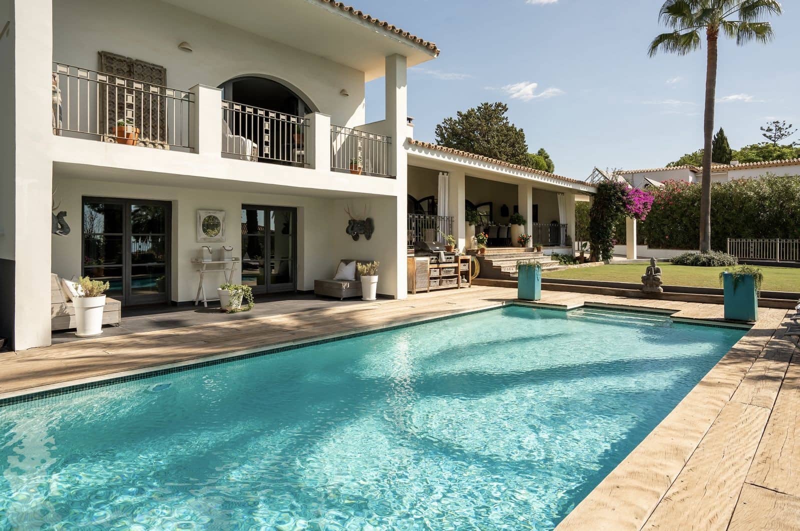 5 soverom Villa til salgs i El Paraiso med svømmebasseng garasje - € 3 195 000 (Ref: 9499675)