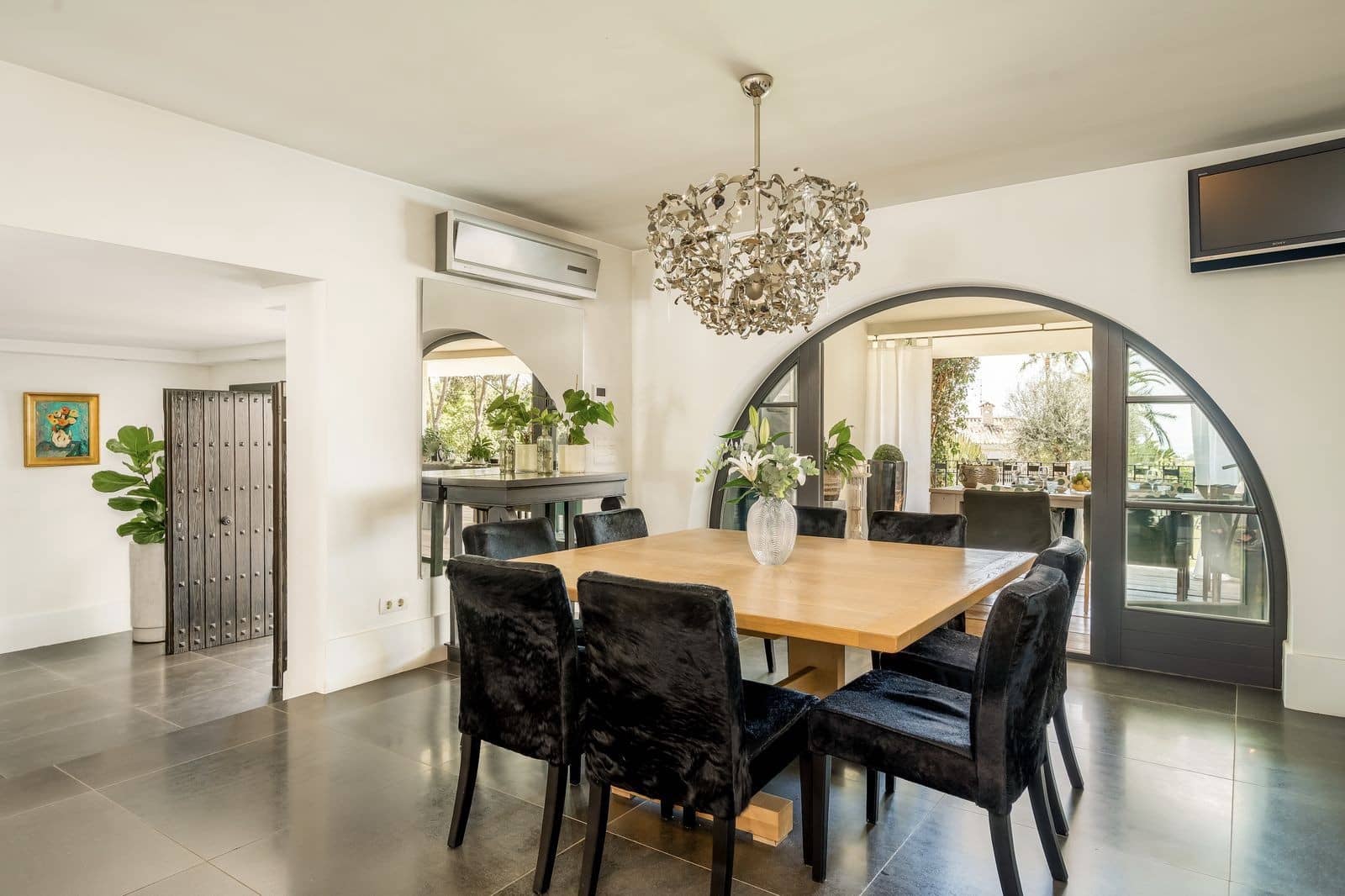 5 soverom Villa til salgs i El Paraiso med svømmebasseng garasje - € 3 195 000 (Ref: 9499675)