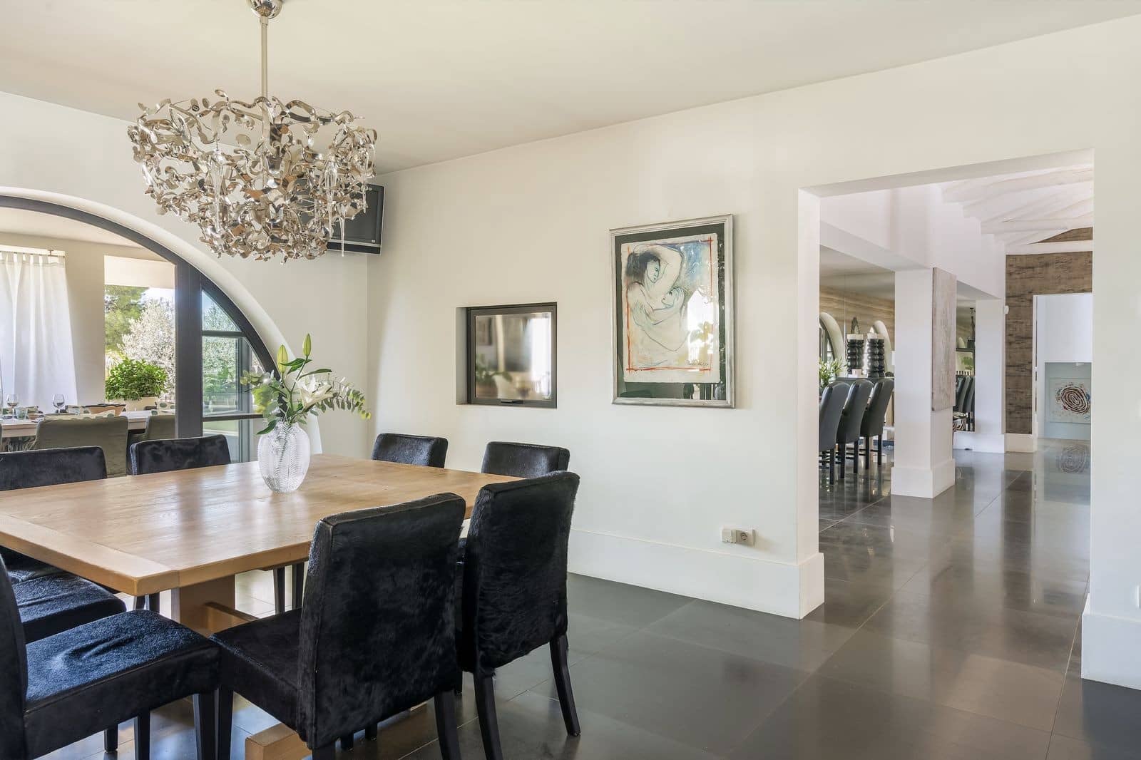 5 soverom Villa til salgs i El Paraiso med svømmebasseng garasje - € 3 195 000 (Ref: 9499675)