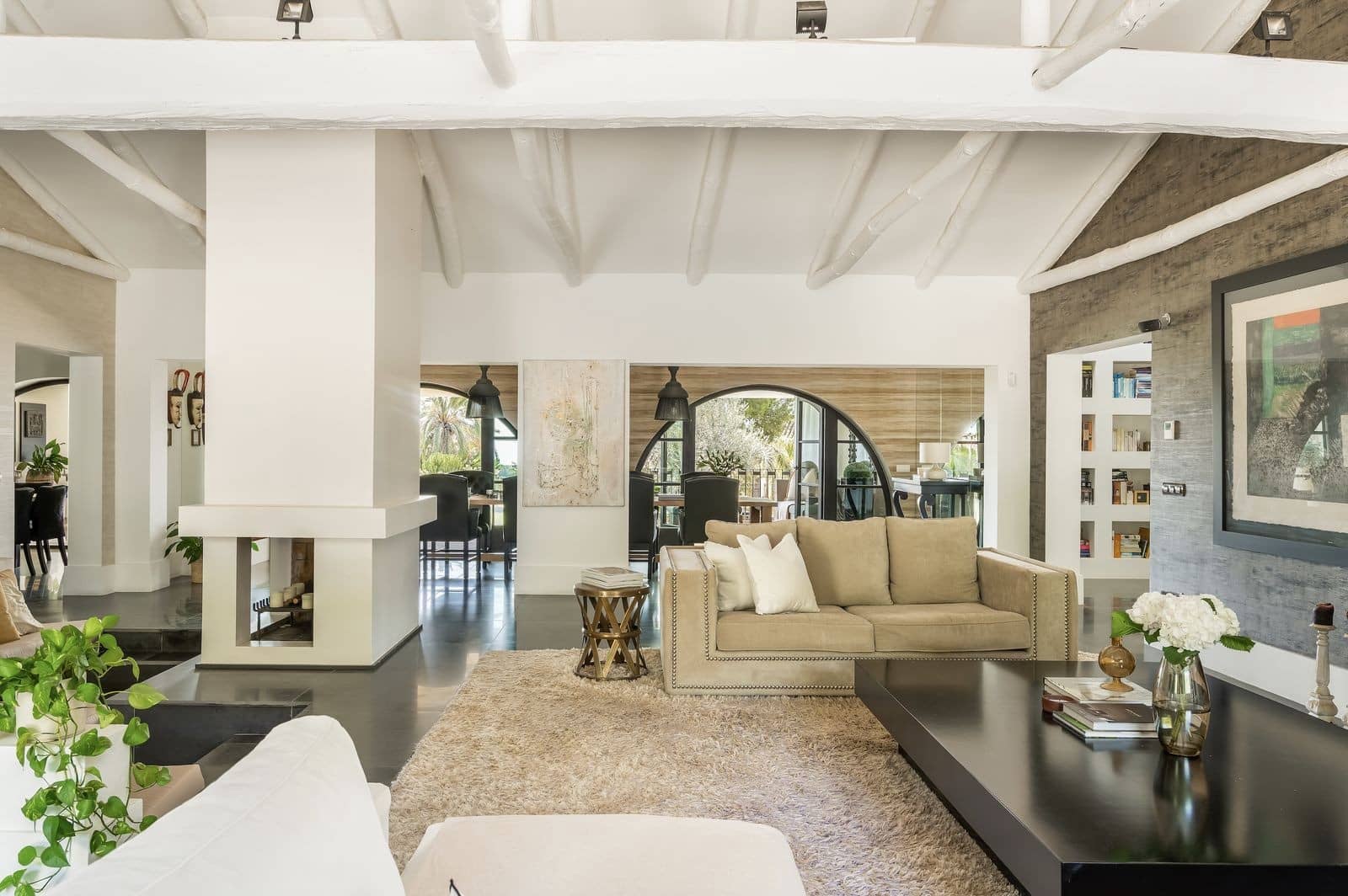5 soverom Villa til salgs i El Paraiso med svømmebasseng garasje - € 3 195 000 (Ref: 9499675)