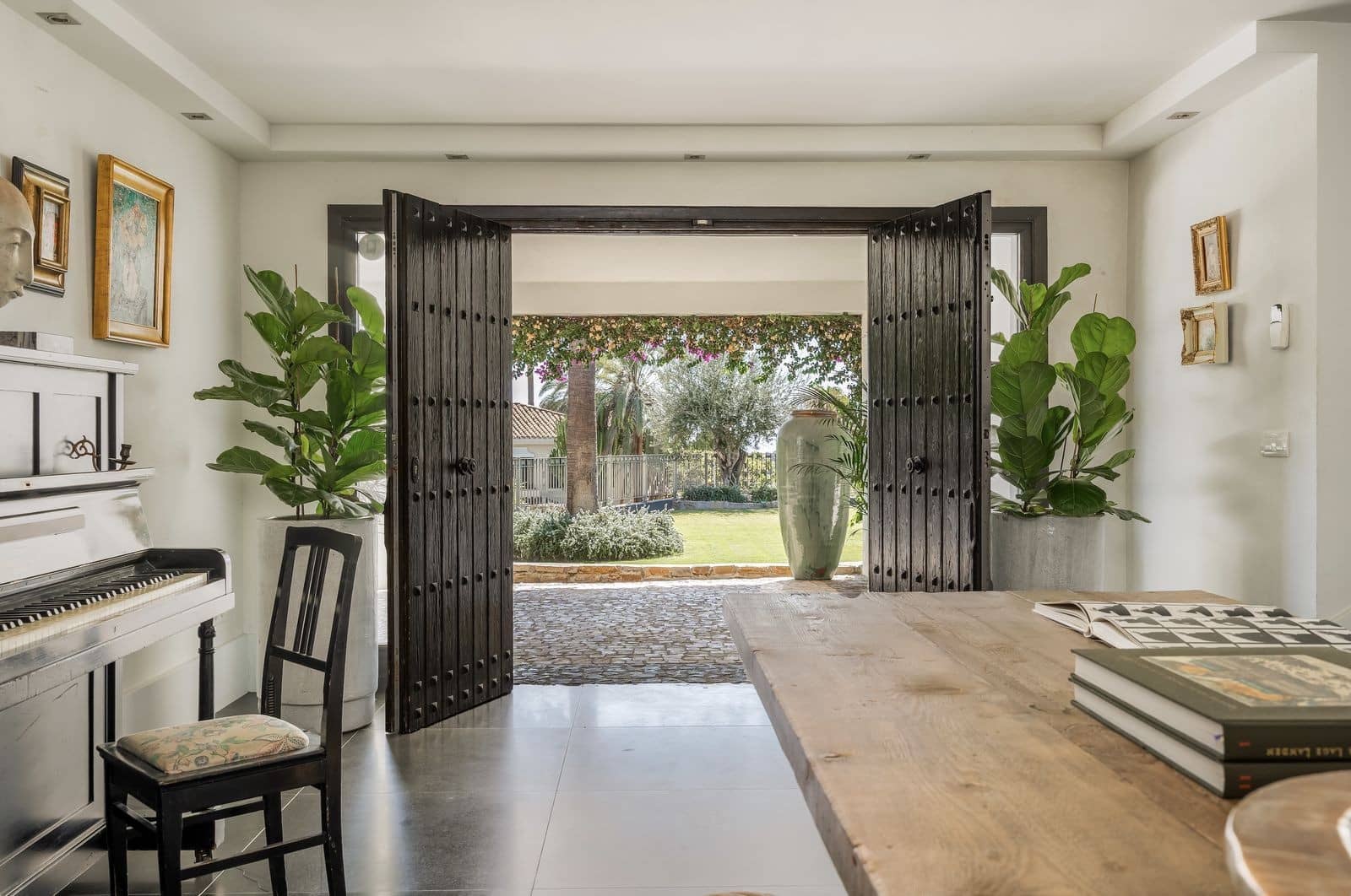 5 soverom Villa til salgs i El Paraiso med svømmebasseng garasje - € 3 195 000 (Ref: 9499675)