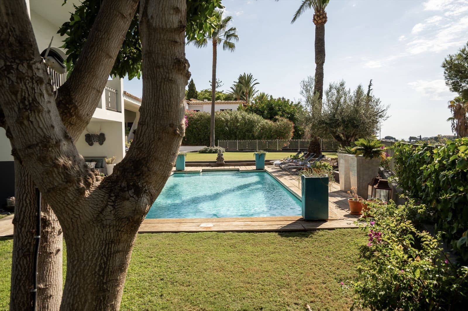 5 soverom Villa til salgs i El Paraiso med svømmebasseng garasje - € 3 195 000 (Ref: 9499675)