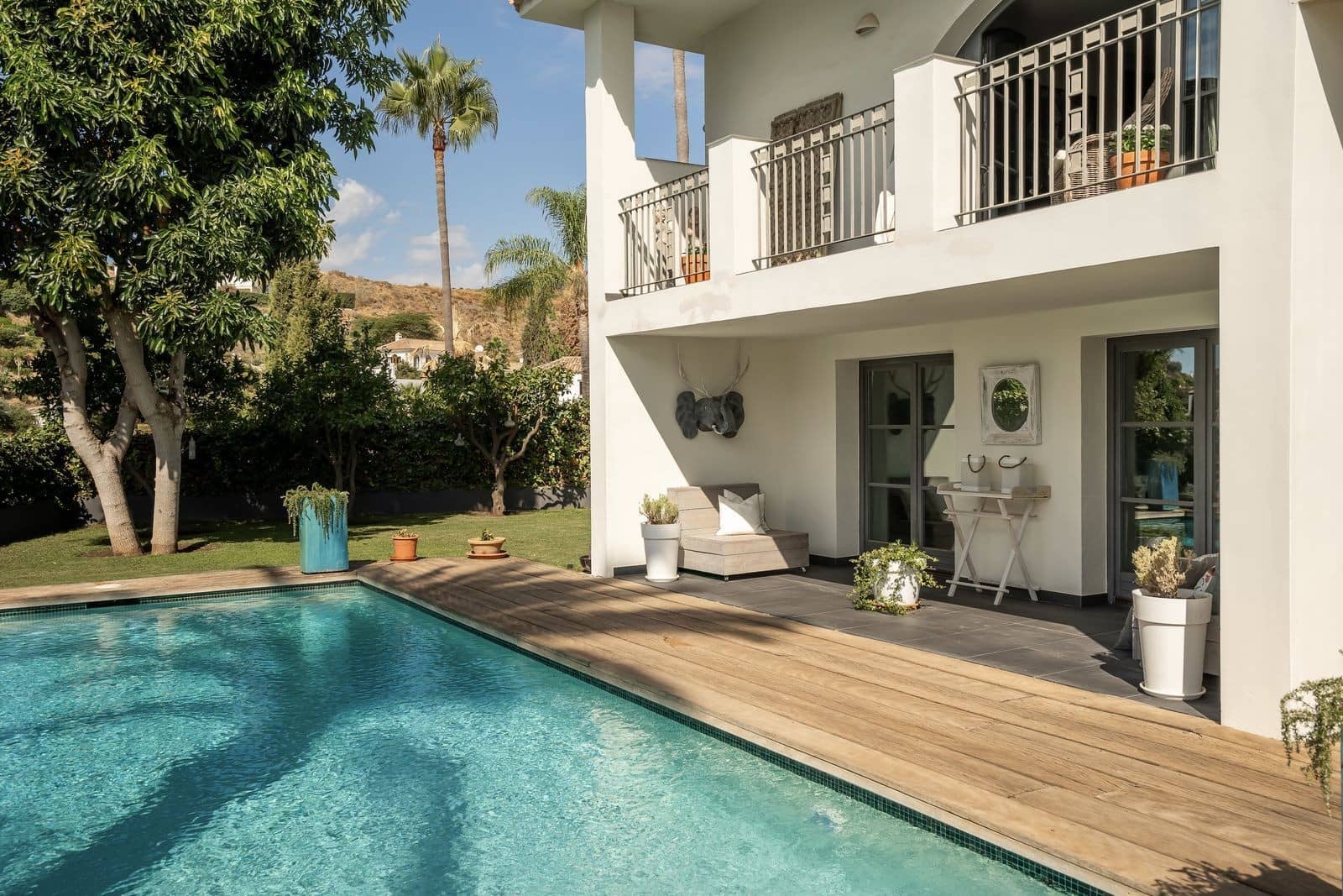 5 soverom Villa til salgs i El Paraiso med svømmebasseng garasje - € 3 195 000 (Ref: 9499675)