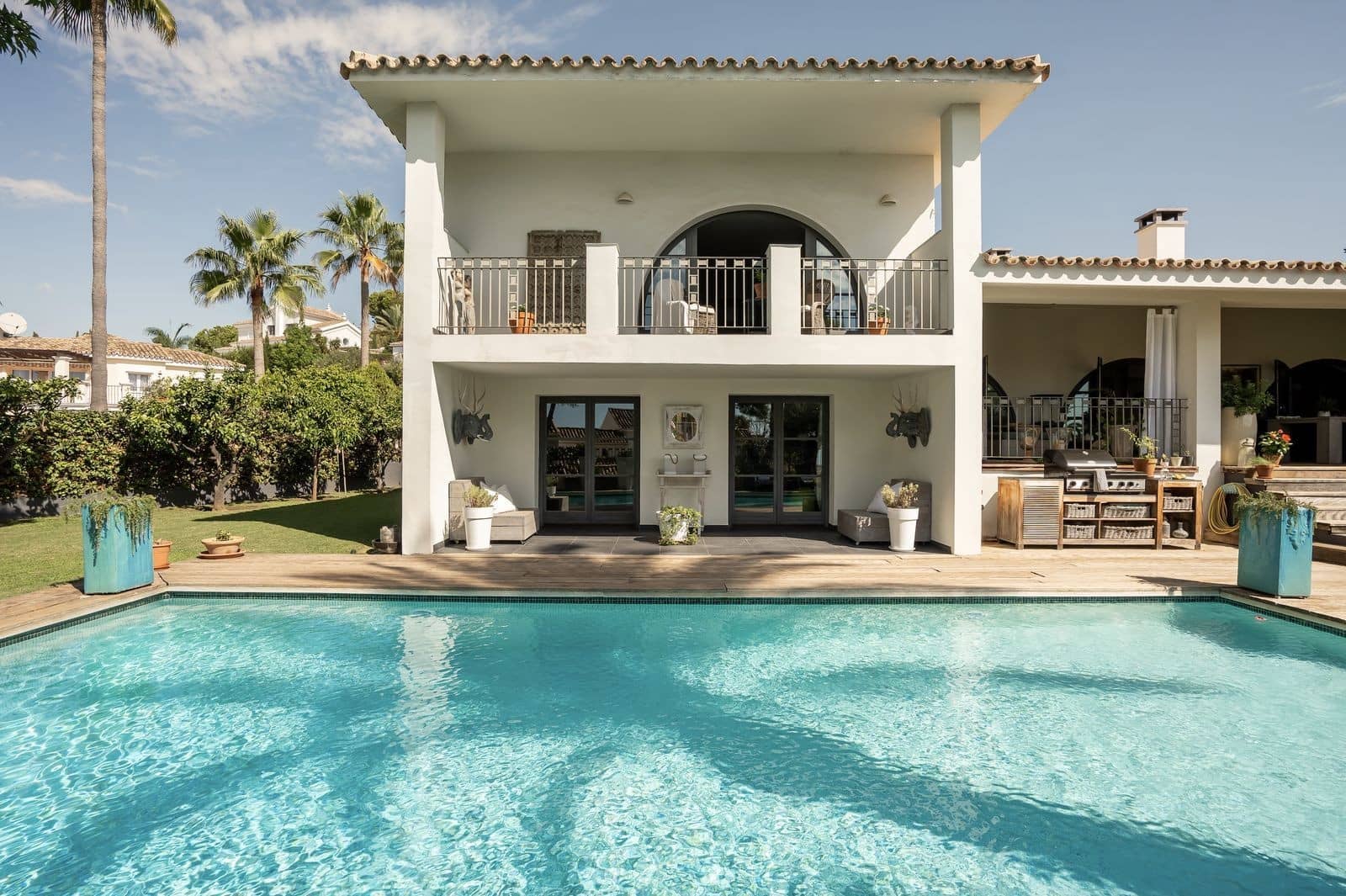 5 soverom Villa til salgs i El Paraiso med svømmebasseng garasje - € 3 195 000 (Ref: 9499675)